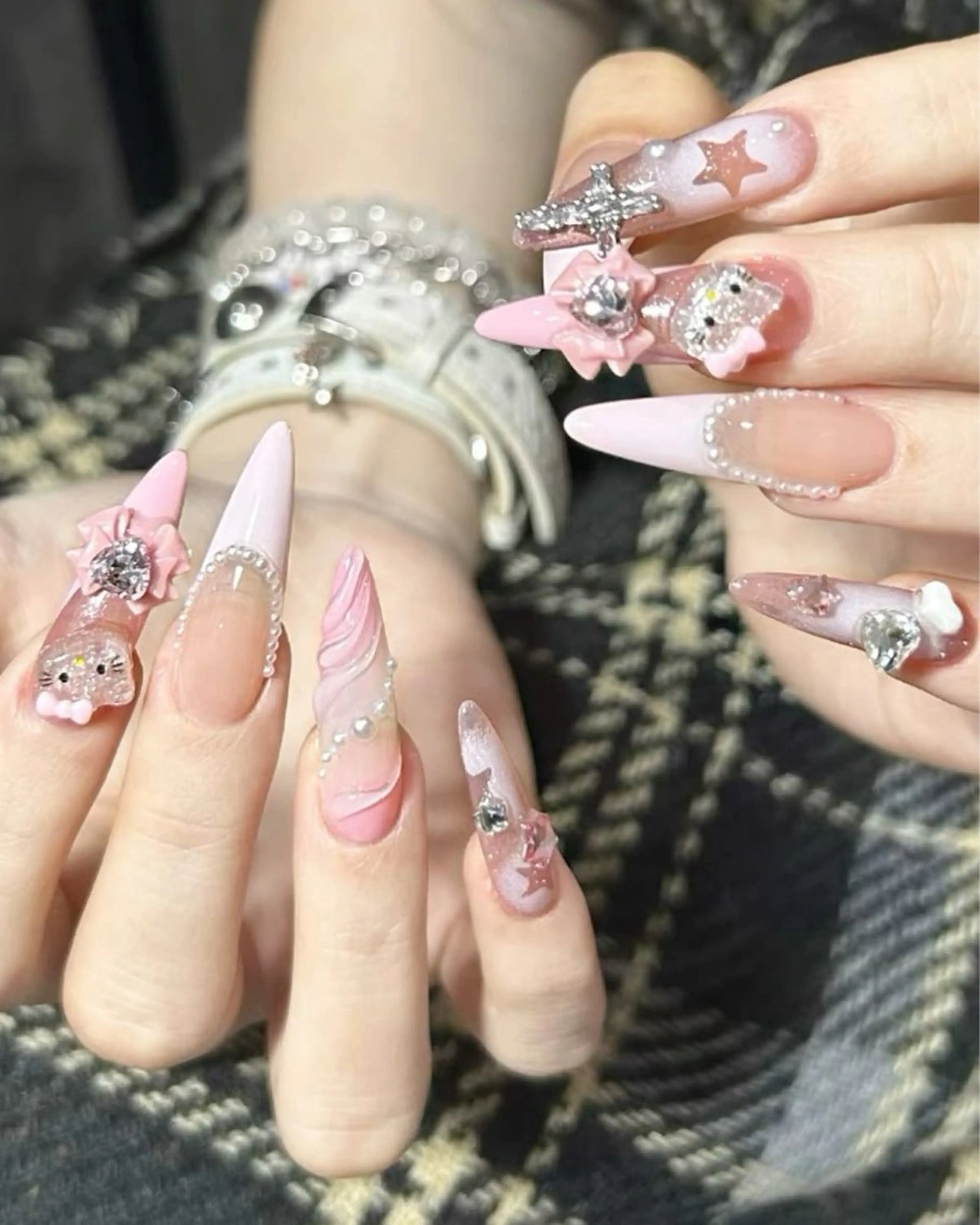 ネイル アートネイル ハロウィン キラキラネイル シンプルネイル ハンドネイル ハンドケア Panda chan Novaのネイルデザイン