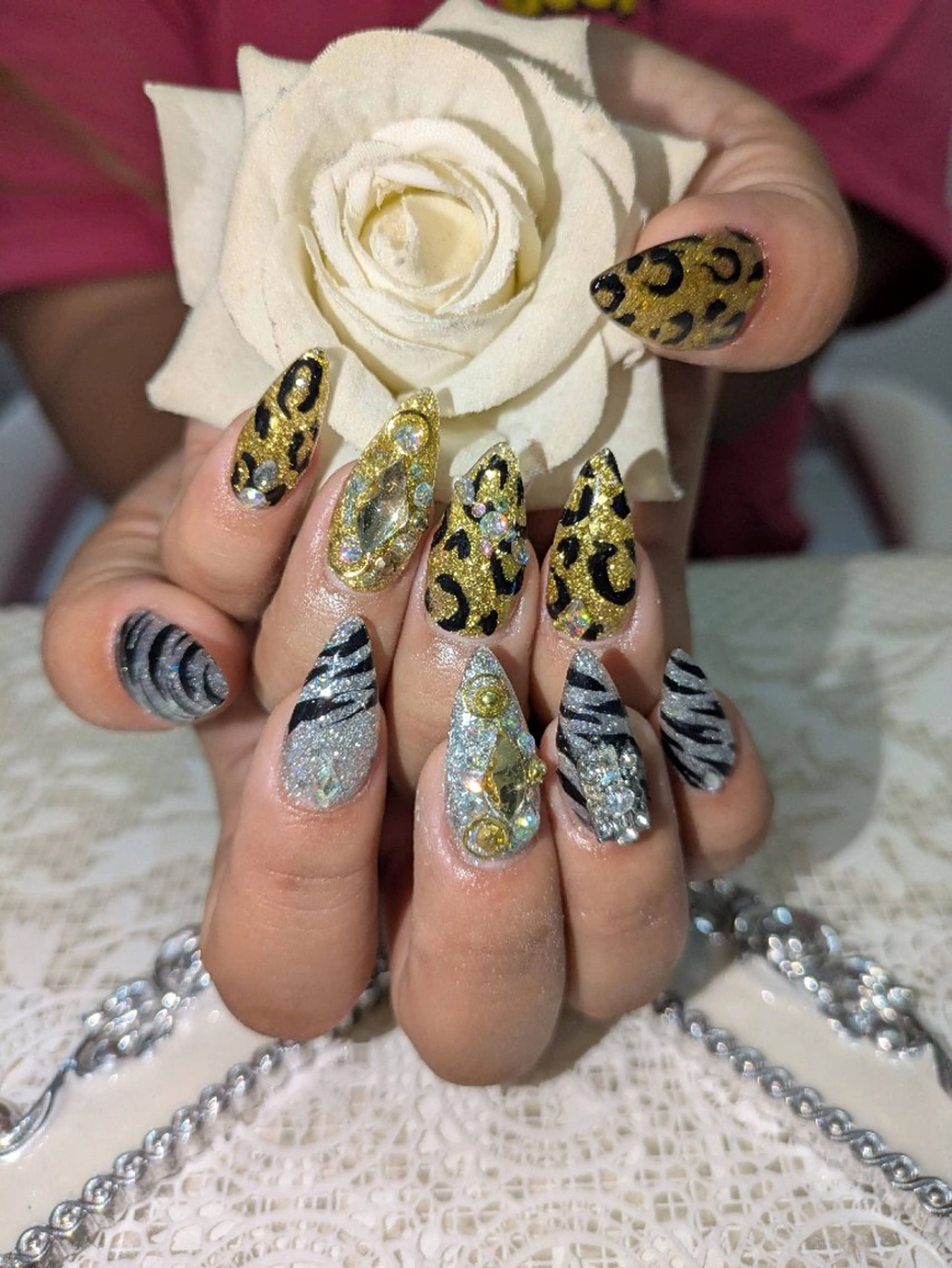 ネイル エステとネイル ローズコンフォートのネイルデザイン