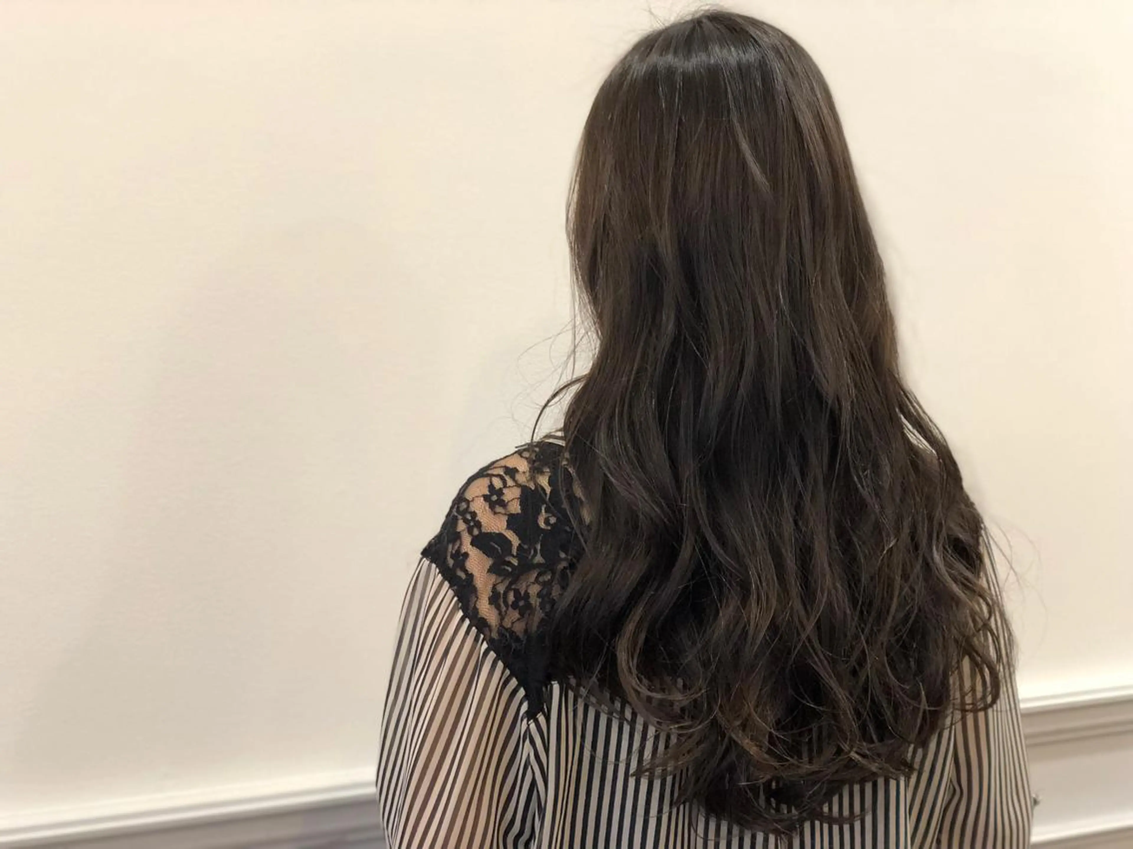 ロング カラー アッシュ ベージュカラー ヘアカラー ひろせ かなのヘアスタイル