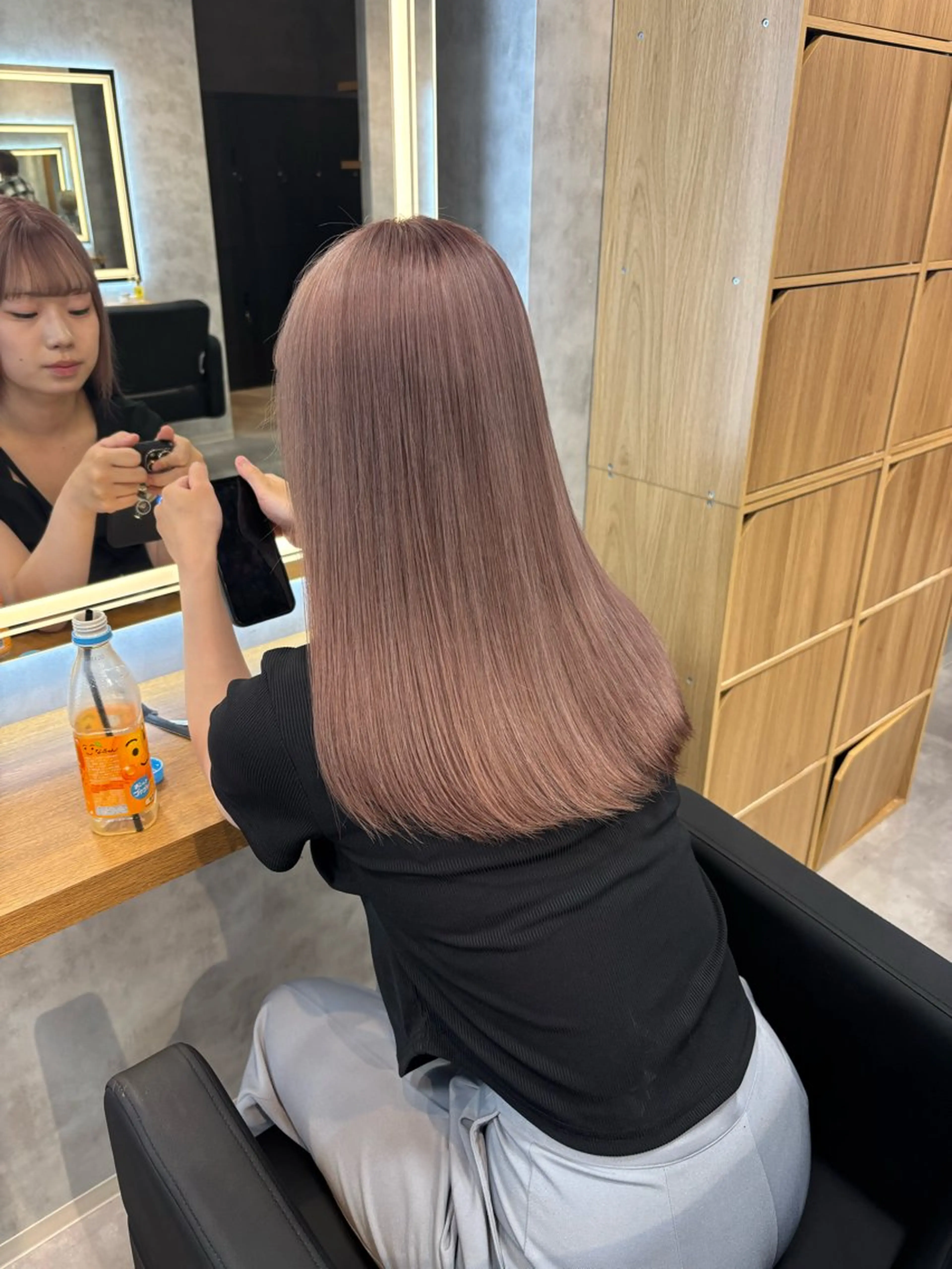 ロング カラー パーマ ヘアアレンジ ヘアカラー トリートメント ヘッドスパ ヘアセット 透明感ブリーチカラー 🌈TOMOHIROのヘアスタイル