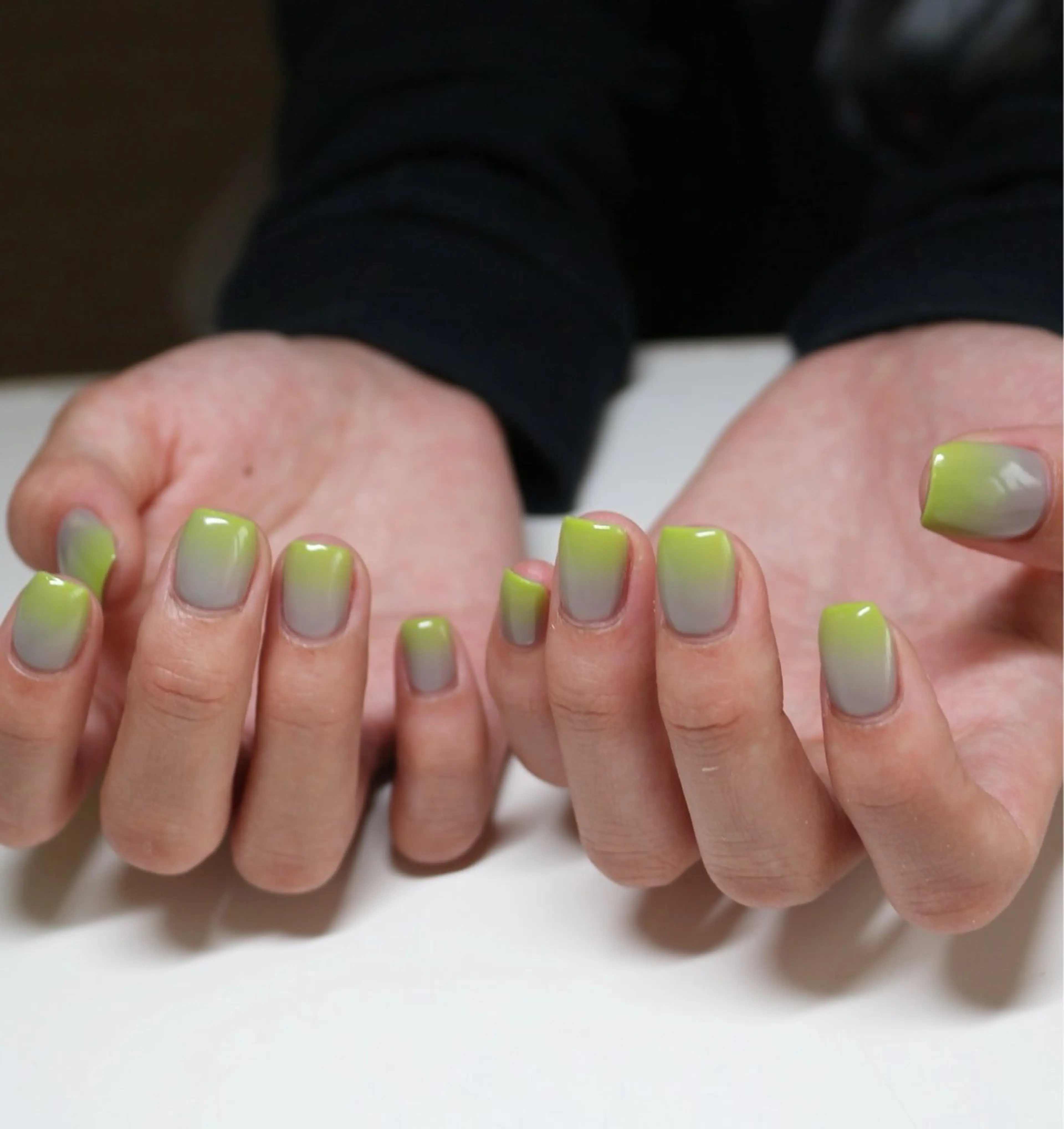 ネイル グラデーション 夏ネイル 黄色 ハンドネイル Baku Nailsのネイルデザイン