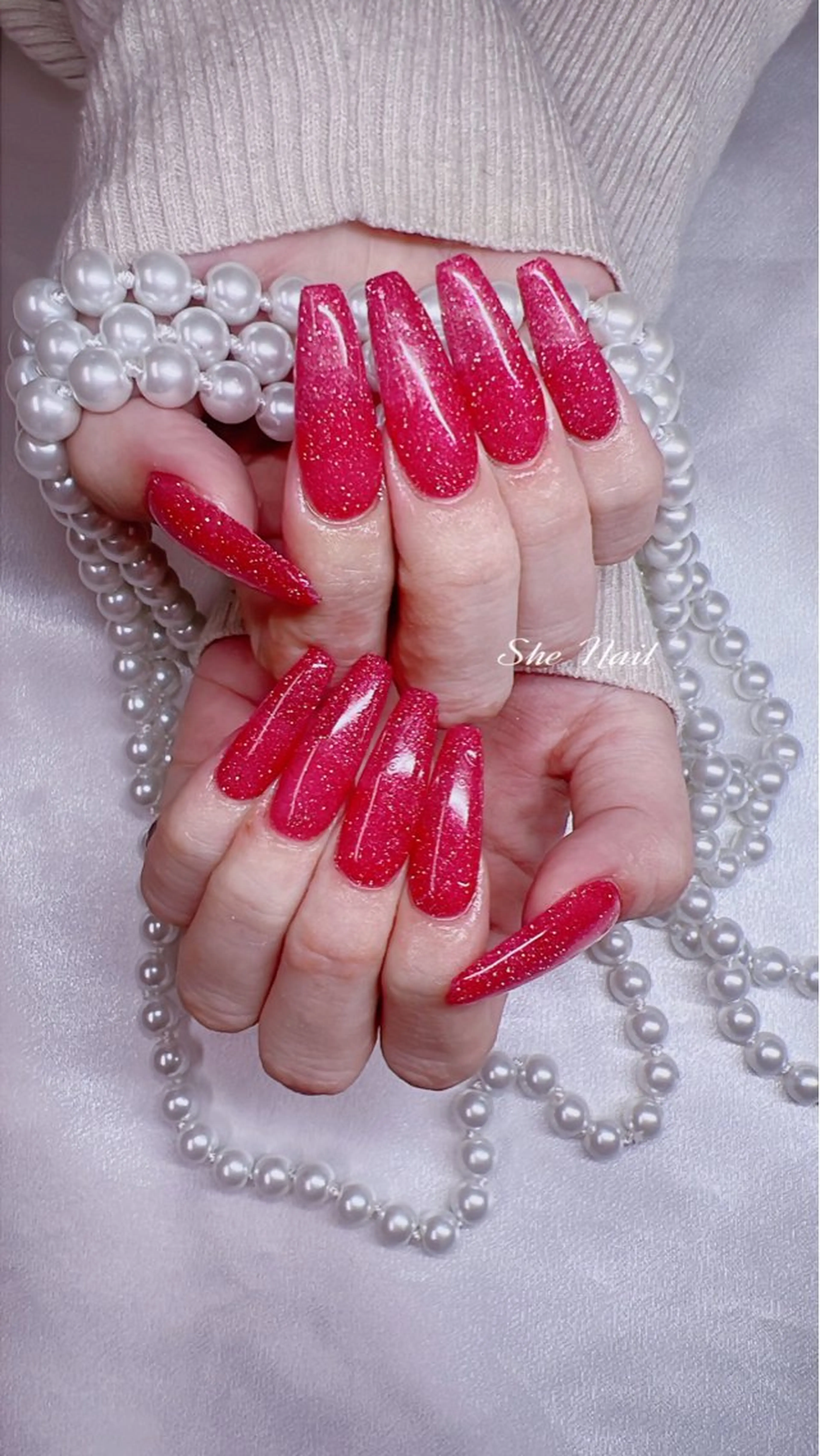 ネイル チークネイル 長さ出し グラデーション ラメ(グリッター) ラメグラデーション ハンドネイル She   Nail所属・ISA_ BELLAのネイルデザイン