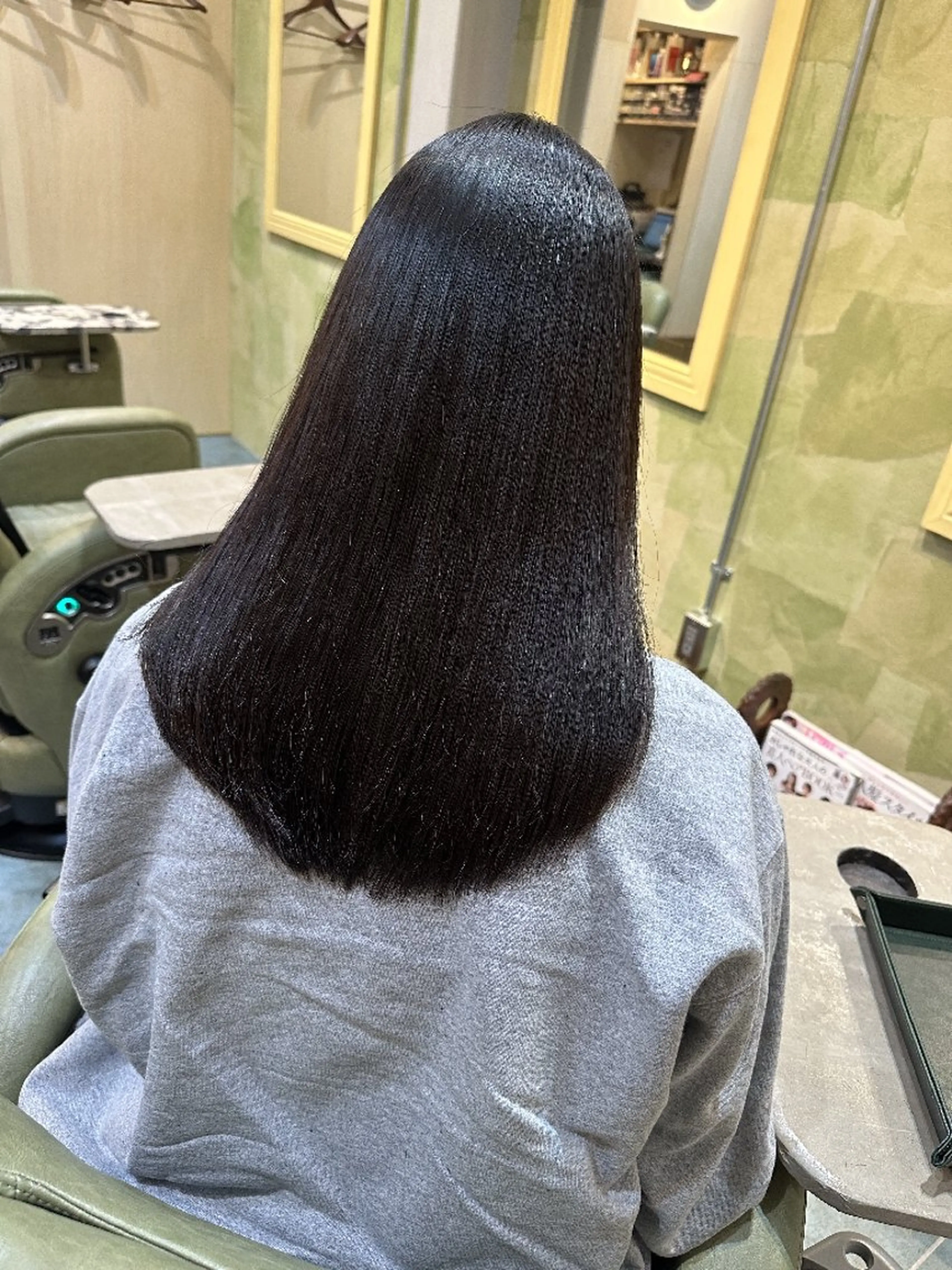 ロング 酸性ストレート 川端 智治のヘアスタイル