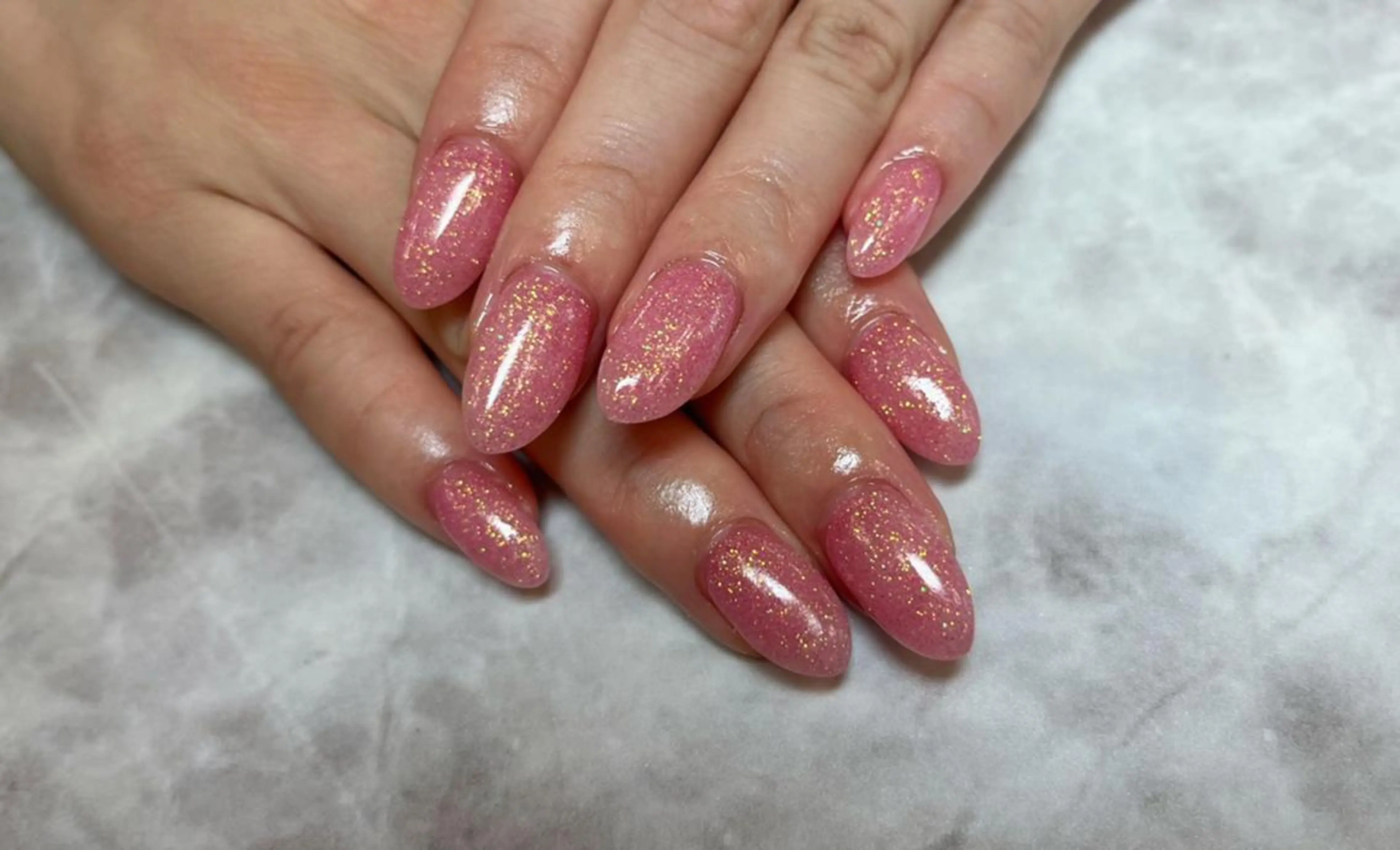 ネイル ネイルリボン 受付スタッフのネイルデザイン