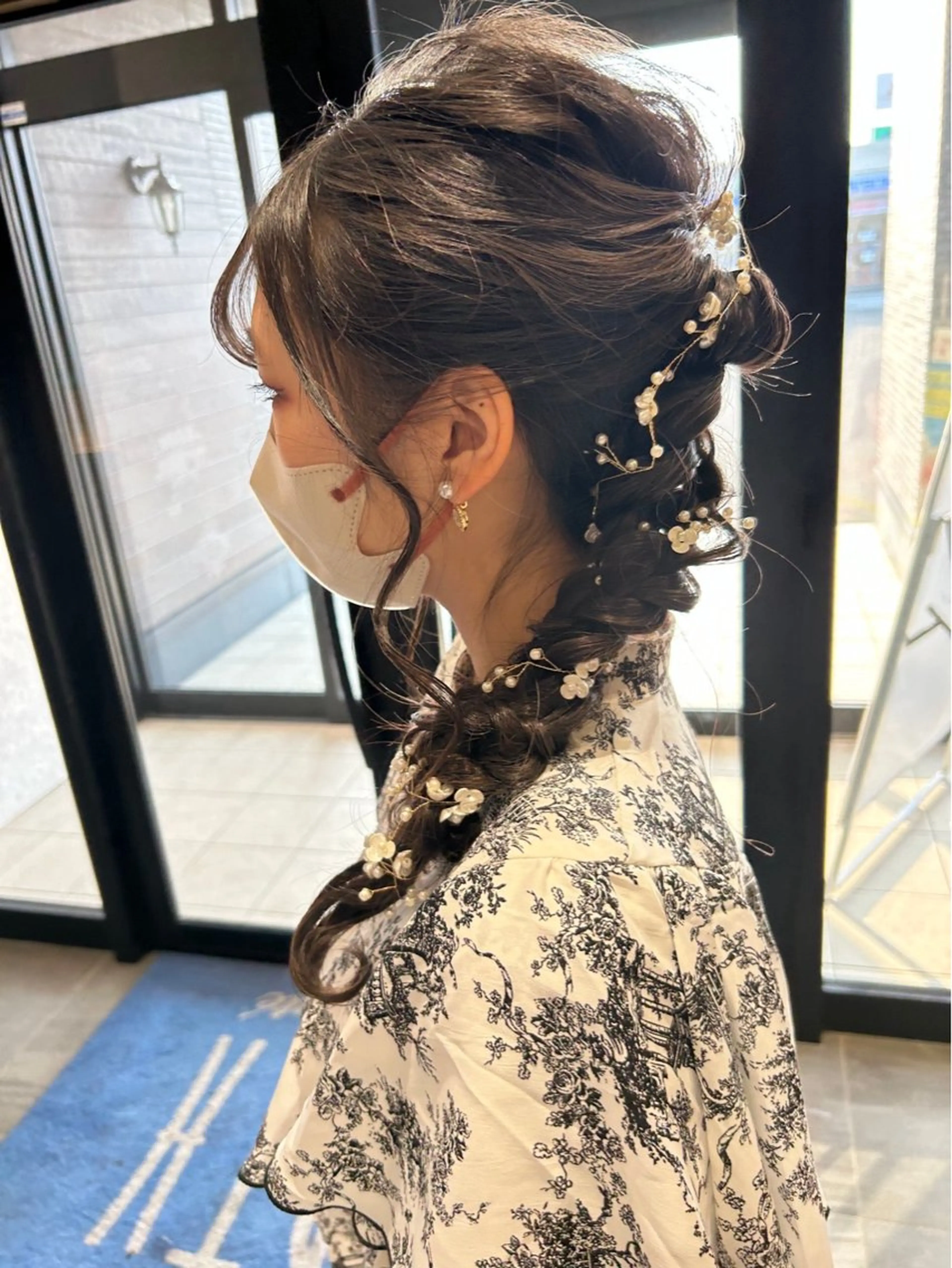 ロング ヘアセット earth ノノカ 柔らかベージュカラーのヘアスタイル