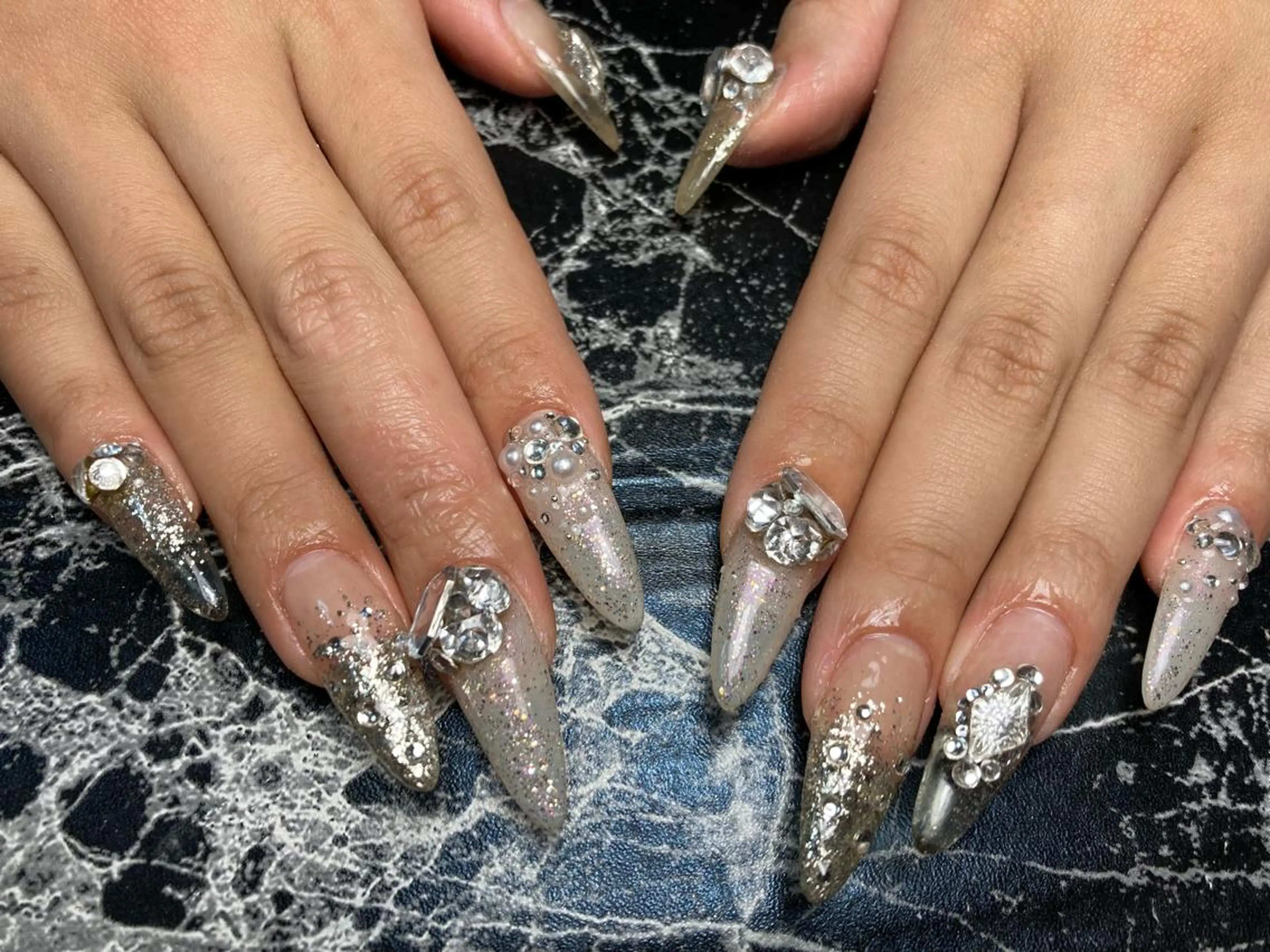 ロング ネイル ✴︎ Delightのネイルデザイン