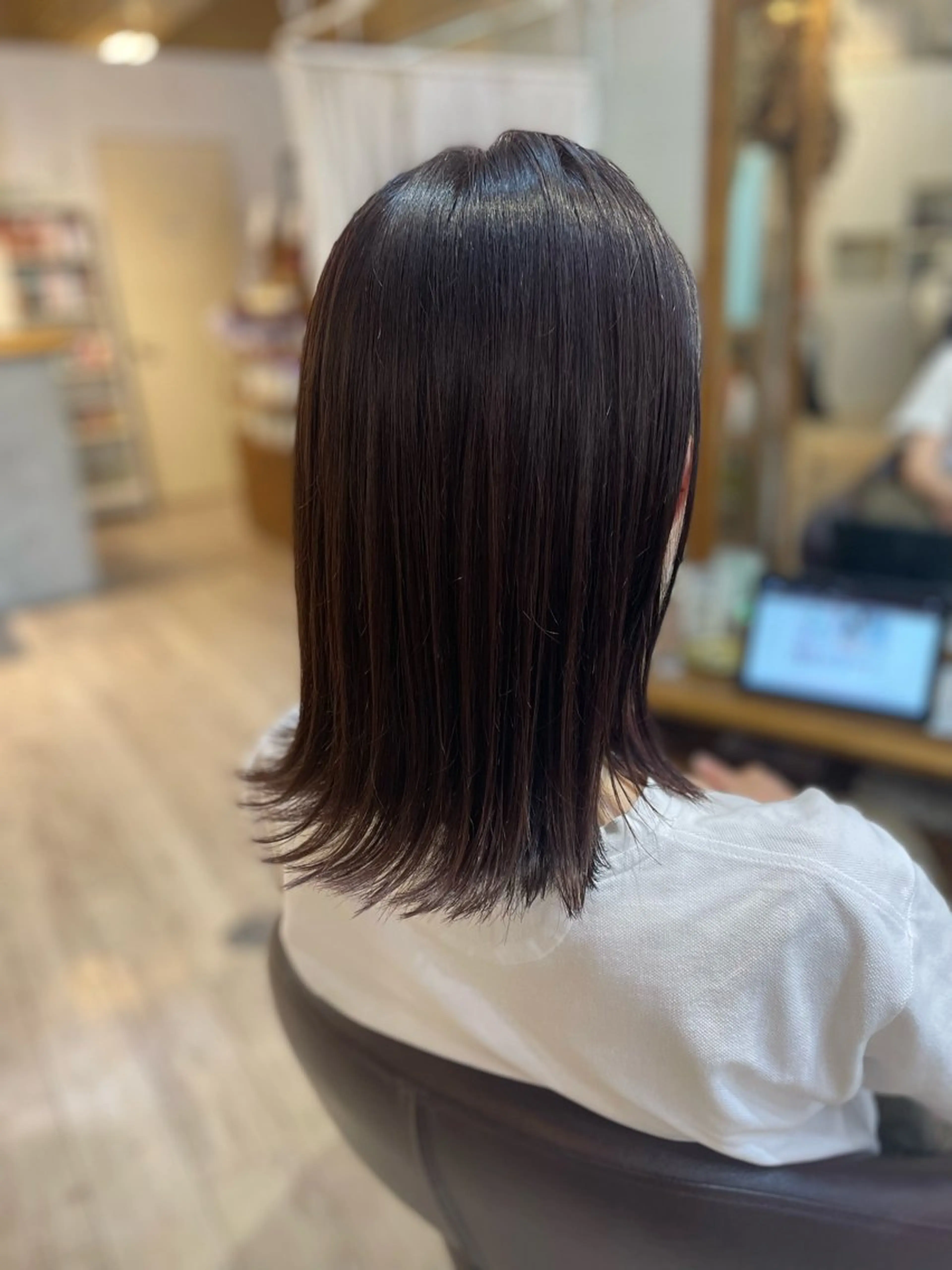 ミディアム 茅野 あゆ美のヘアスタイル