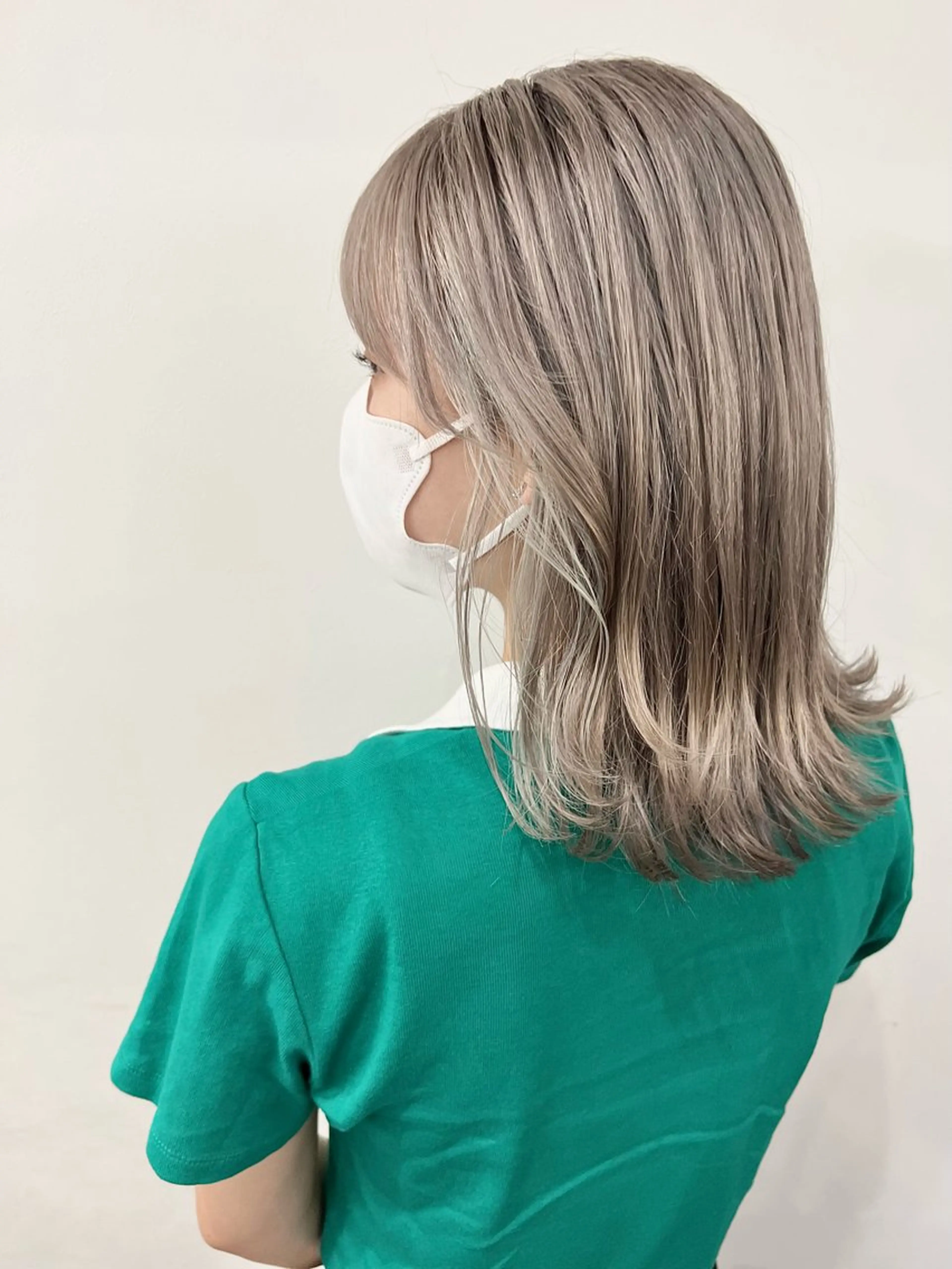 ミディアム カラー miyu✂︎Lien 上品なブリーチカラーのヘアスタイル