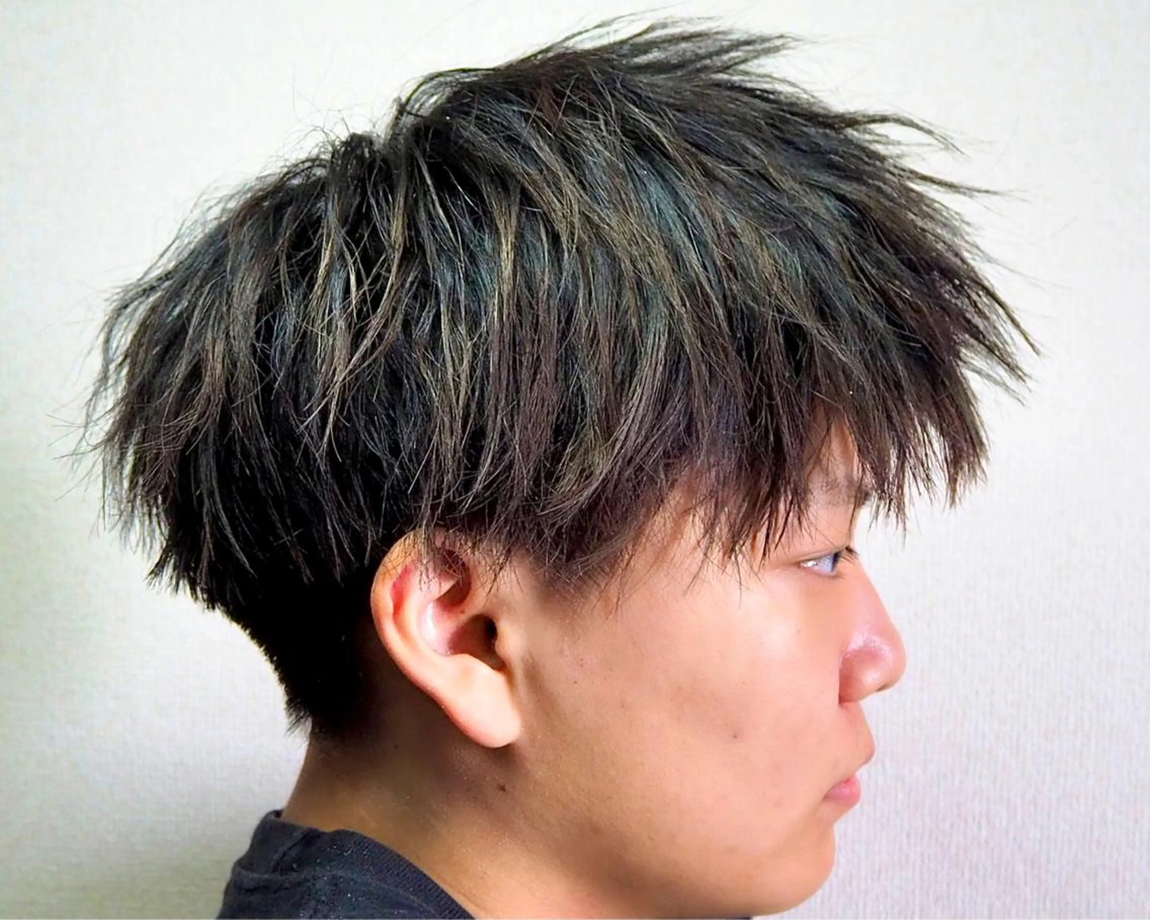 カラー メンズ 黒髪 榊原 伸悟のヘアスタイル