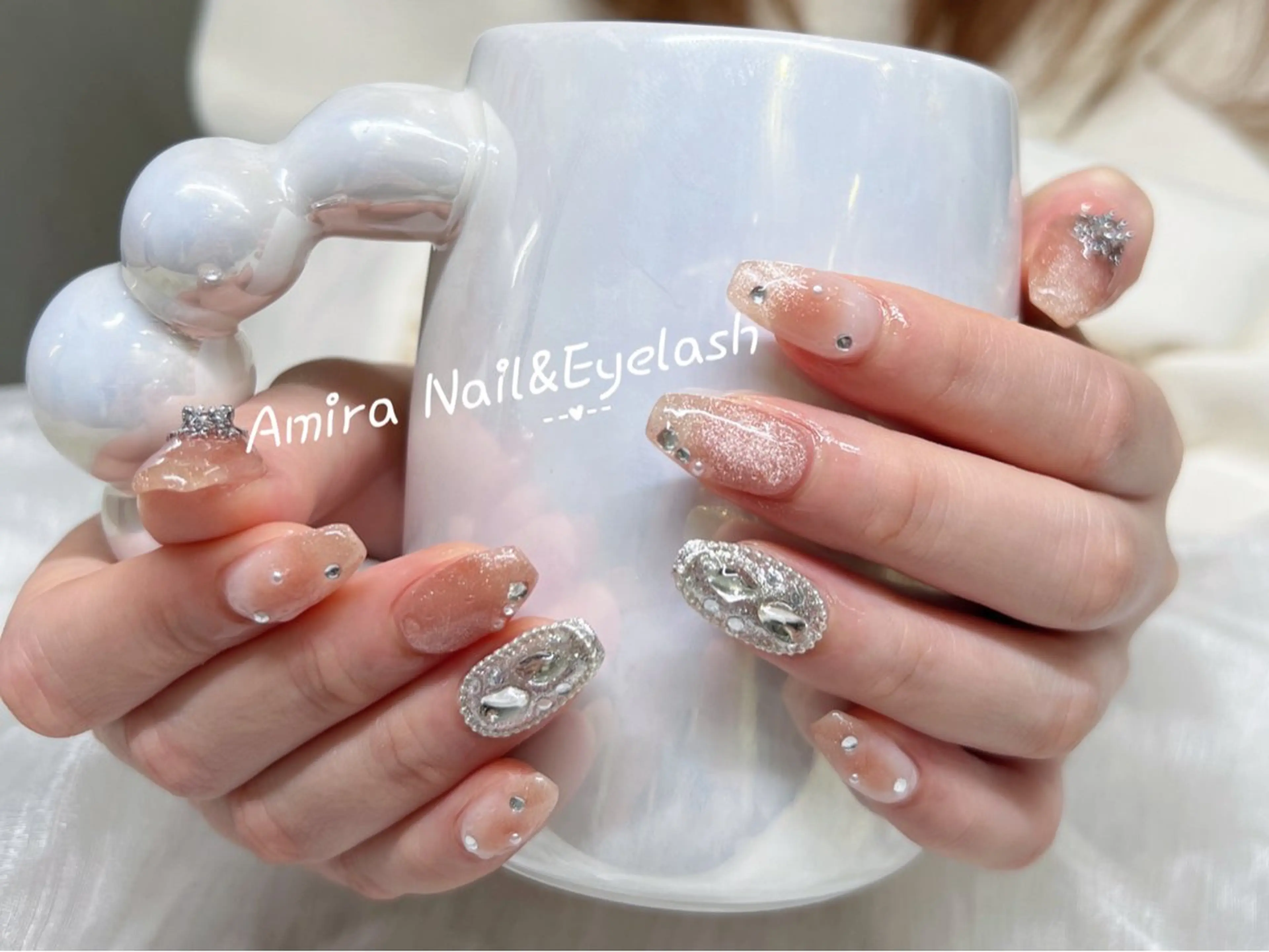 ネイル Amira アイラッシュのマツエク・マツパデザイン