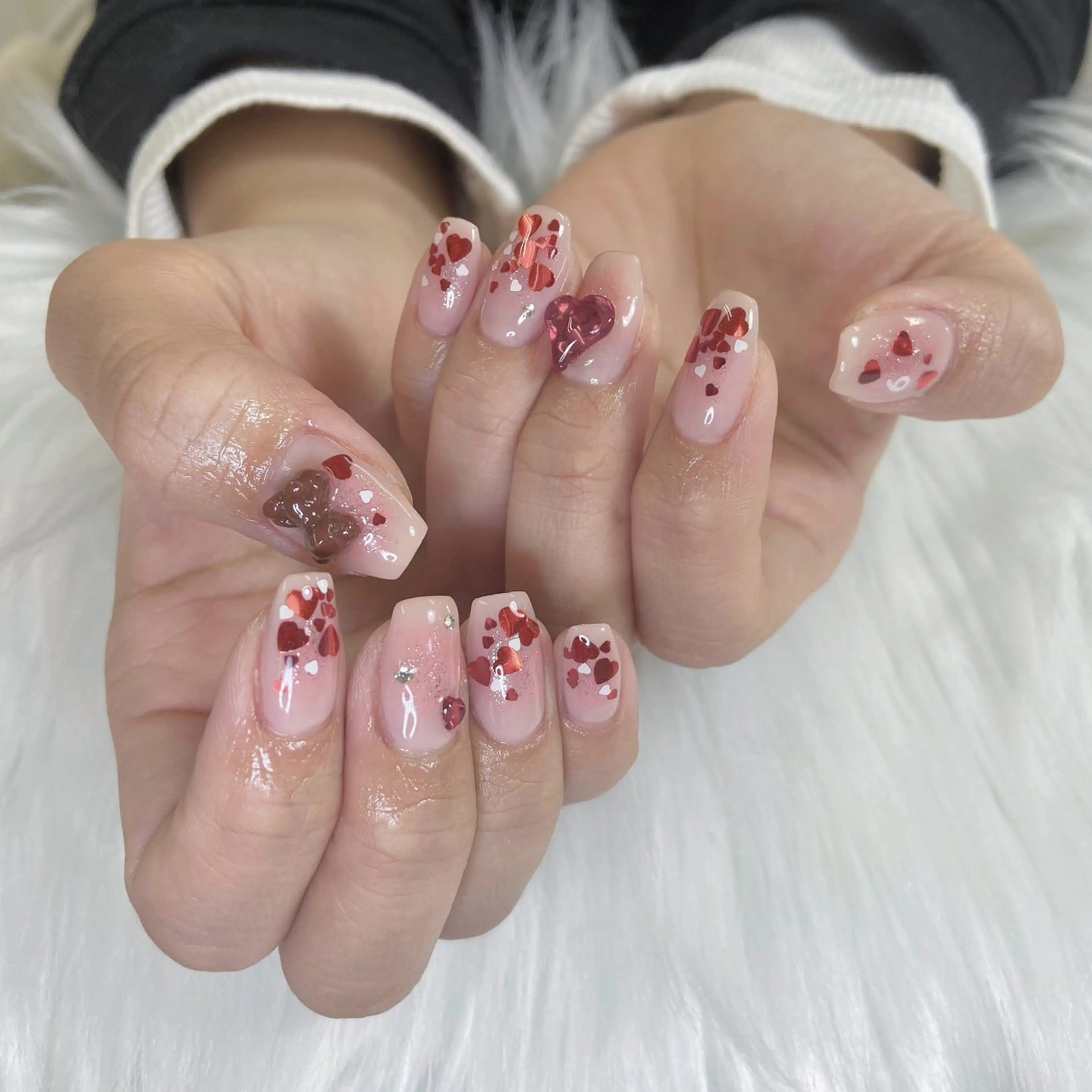 ネイル アートネイル ガーリー ハート キラキラネイル 韓国ネイル ハンドネイル Kanako 💫のネイルデザイン
