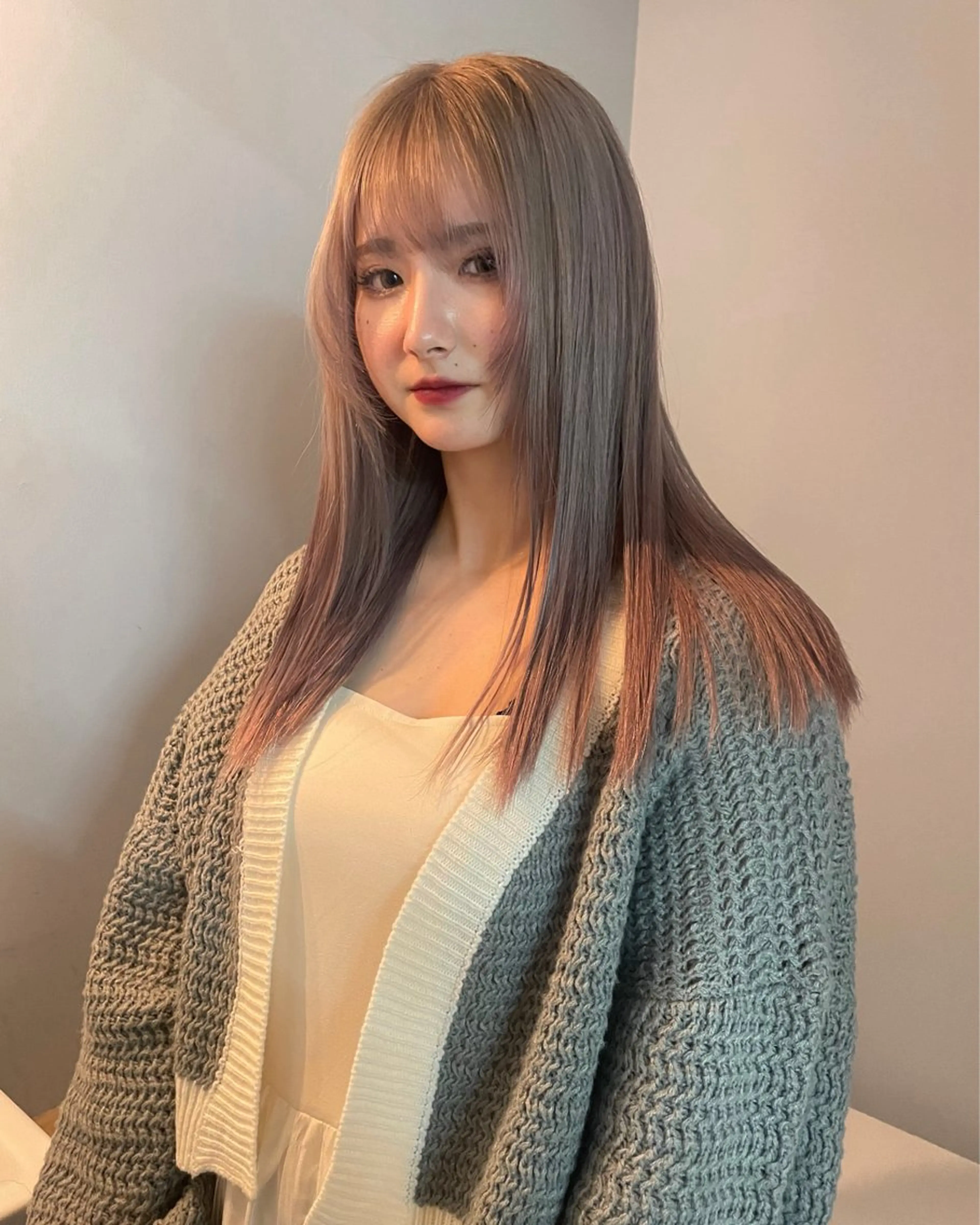 ロング カラー ヘアカラー トリートメント カットモデル/ ハイトーン/ゆうあのヘアスタイル