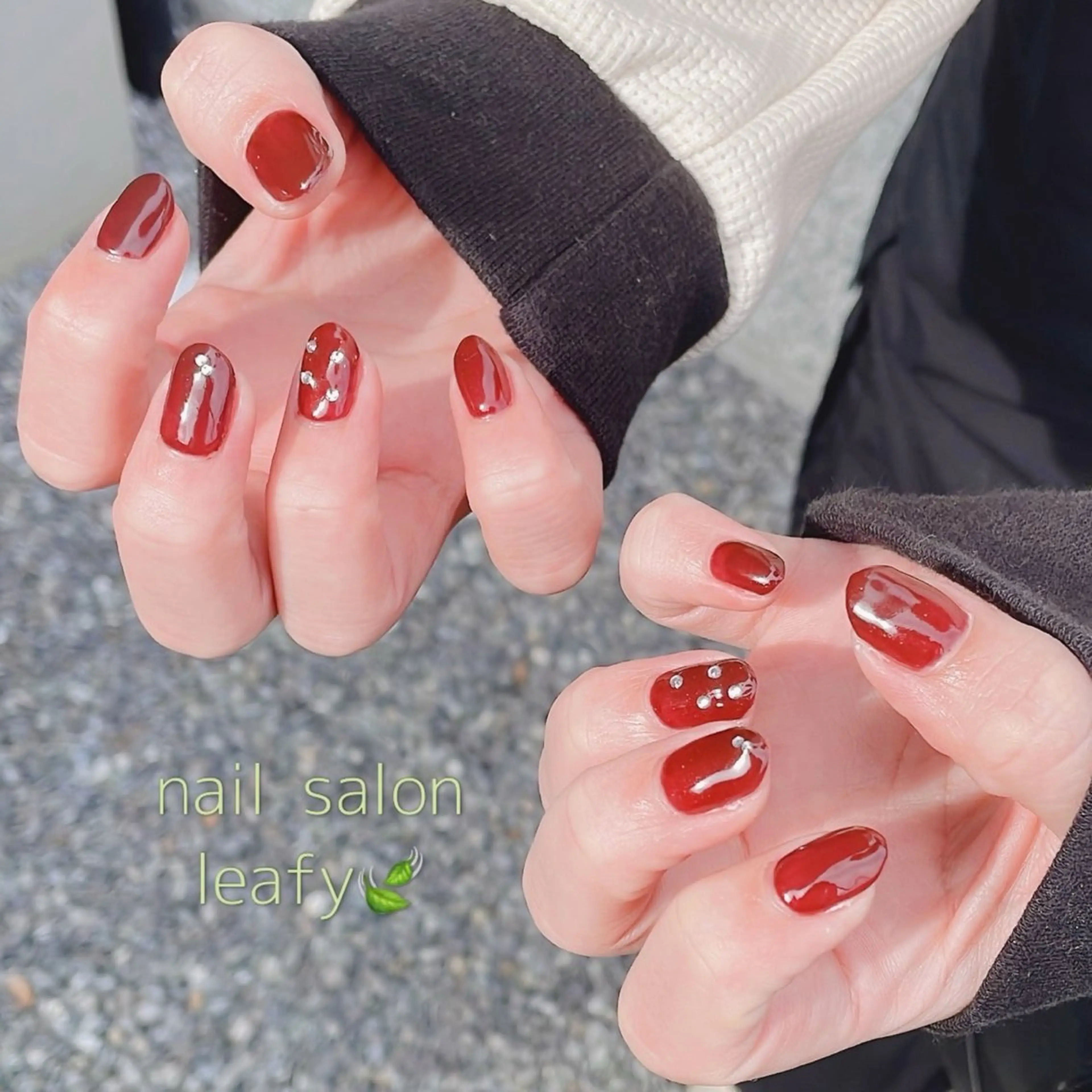 ネイル ボルドー ワンカラーネイル シンプルネイル ストーンネイル ネイルサロン leafyのネイルデザイン