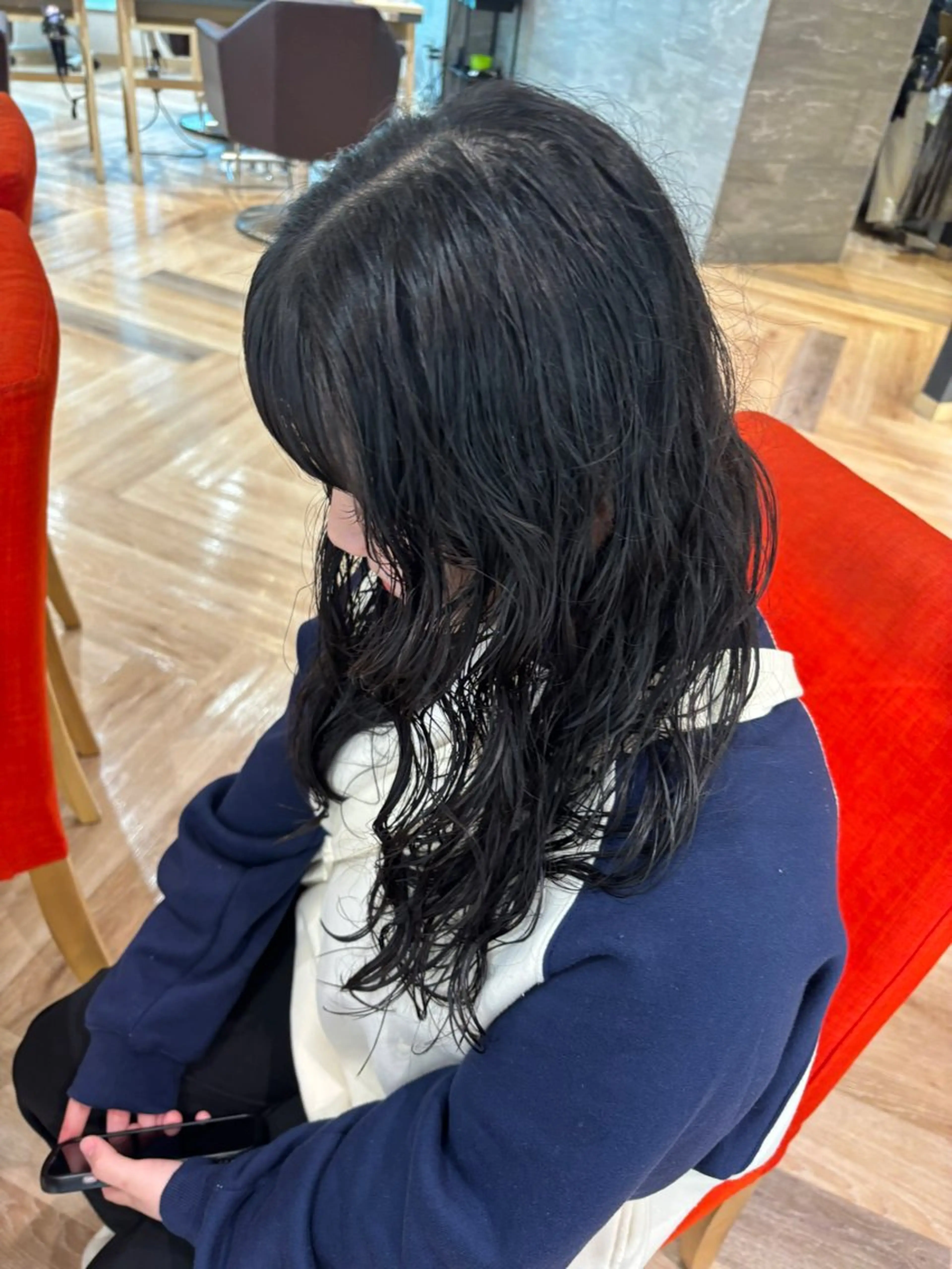 ロング パーマ ロング カット パーマ ゆい/パーマ/レイヤ ー/似合わせカラーのヘアスタイル