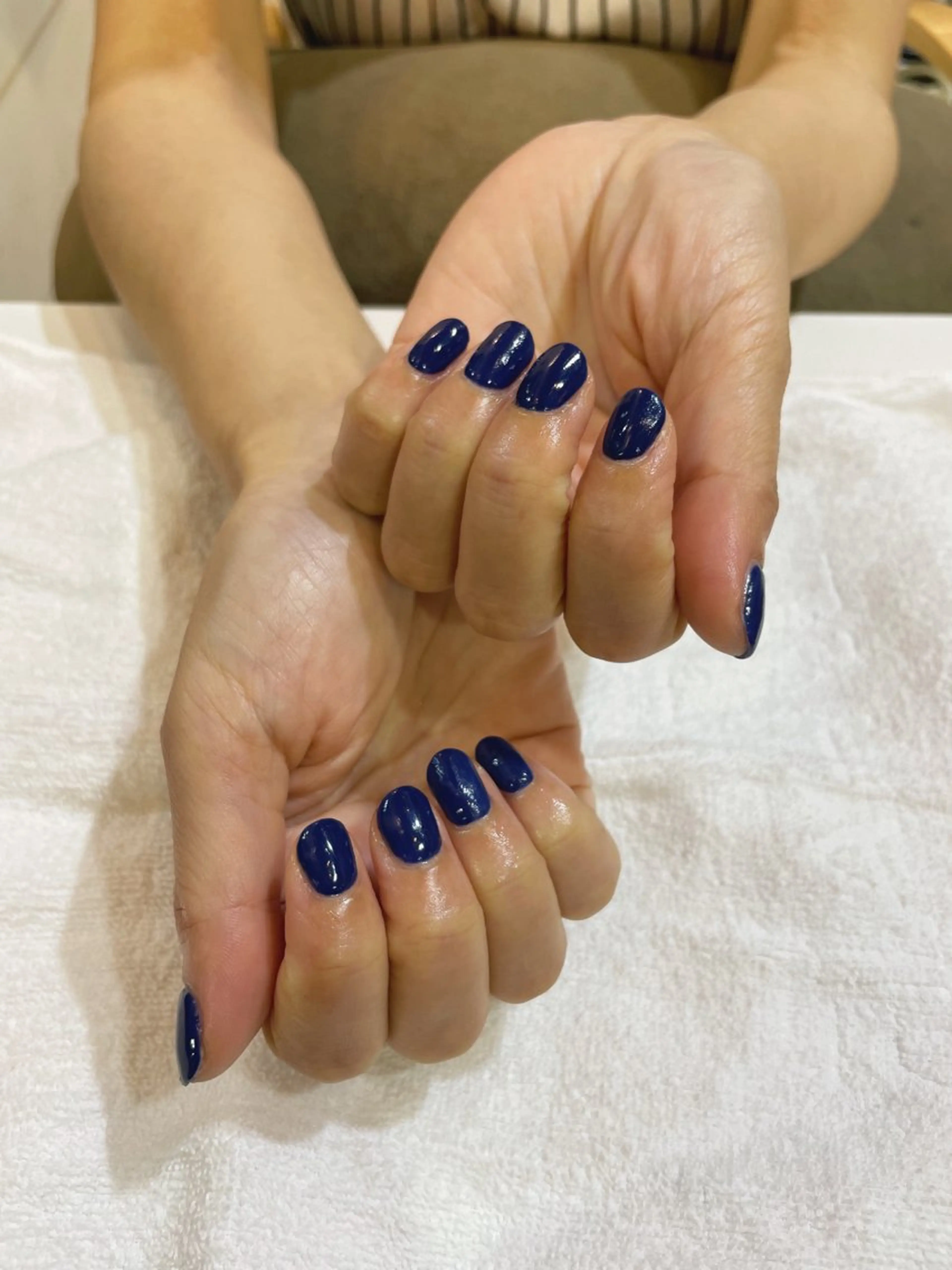 ネイル ネイビー ワンカラーネイル Of　HAIR所属・外山 なつ美のヘアスタイル