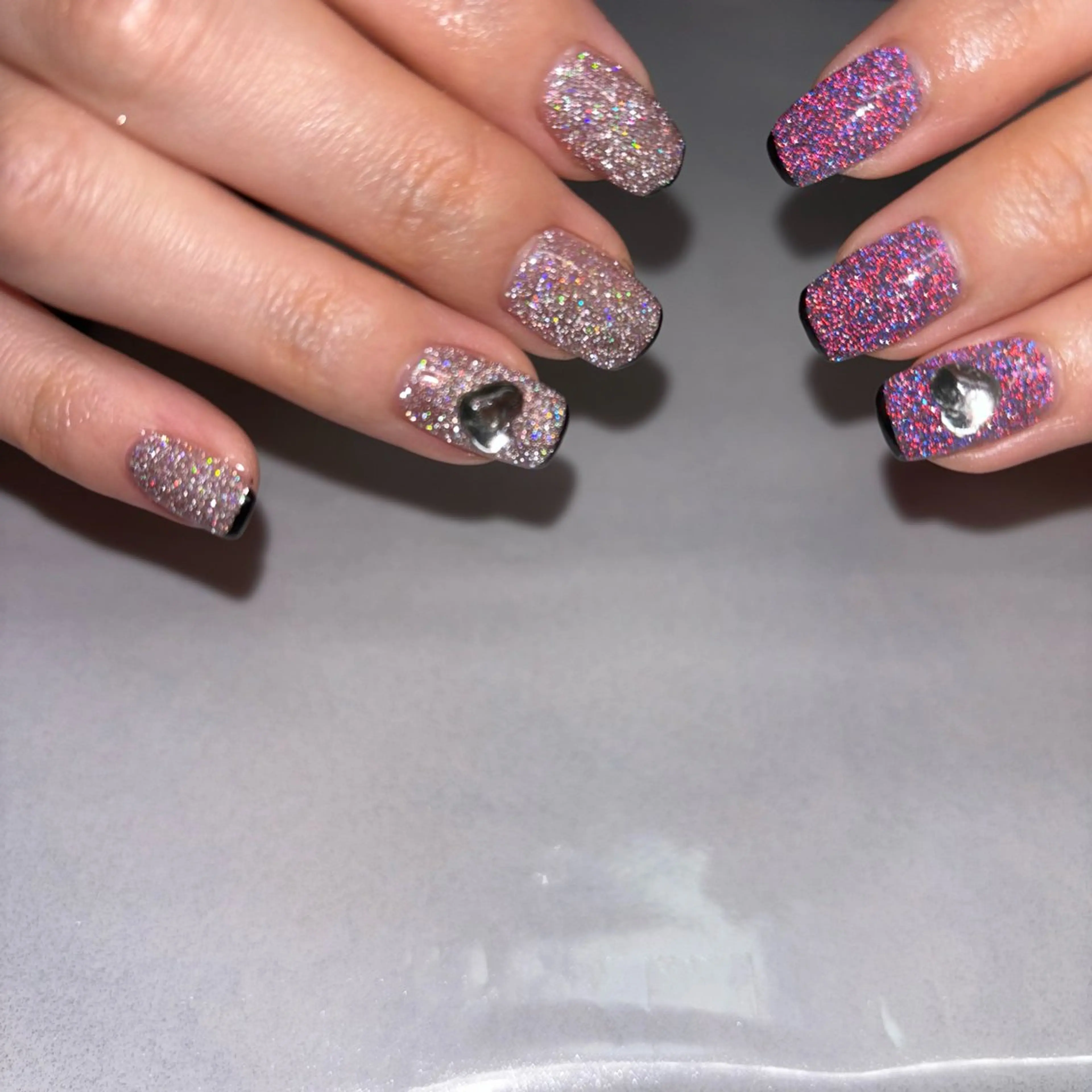 ネイル アートネイル フラッシュネイル フレンチネイル ロングネイル ニュアンスネイル ハンドネイル RE💟N.NAIL ラテン系お姉さんのネイルデザイン