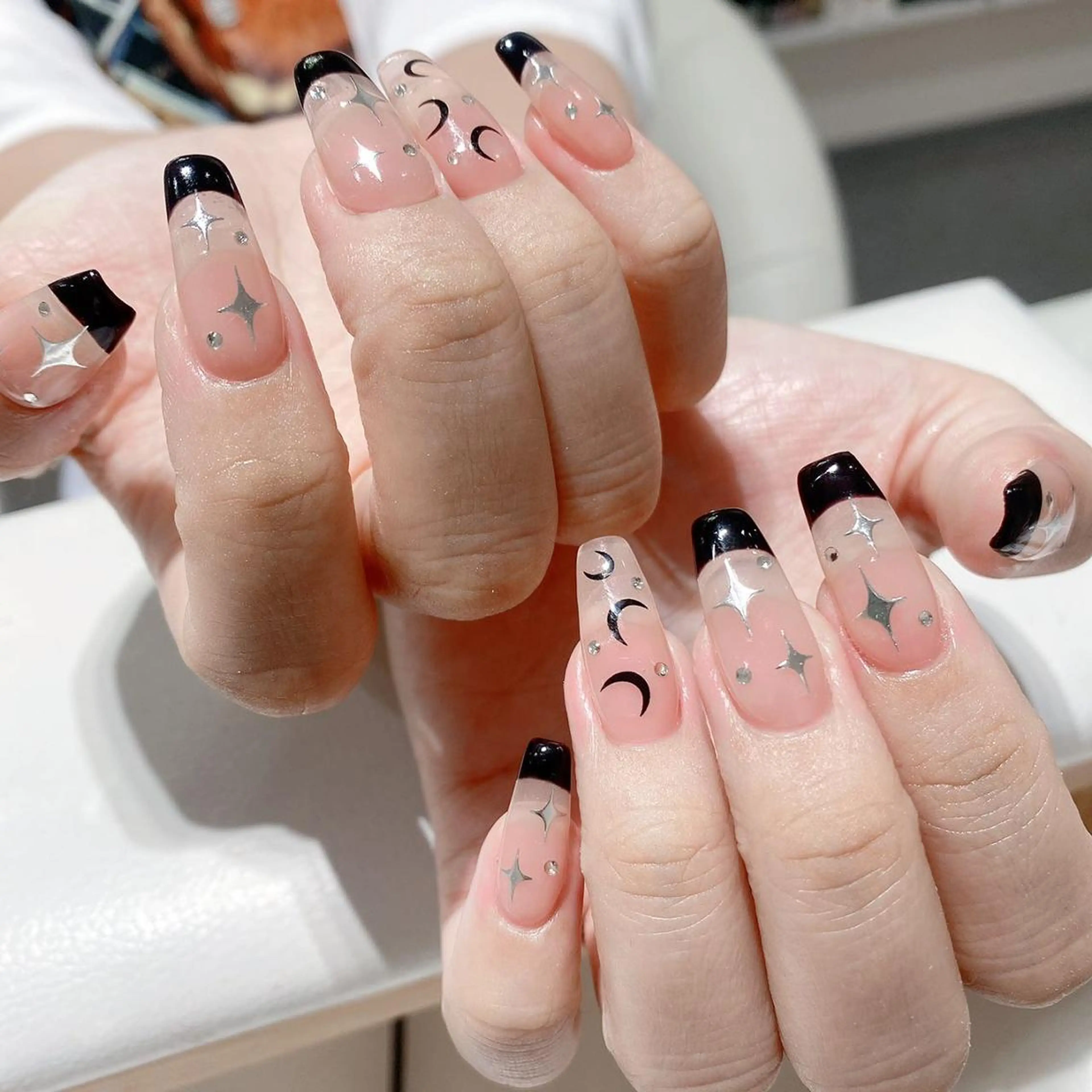 ネイル アートネイル 長さ出し ネイルチップ Queens マオのネイルデザイン