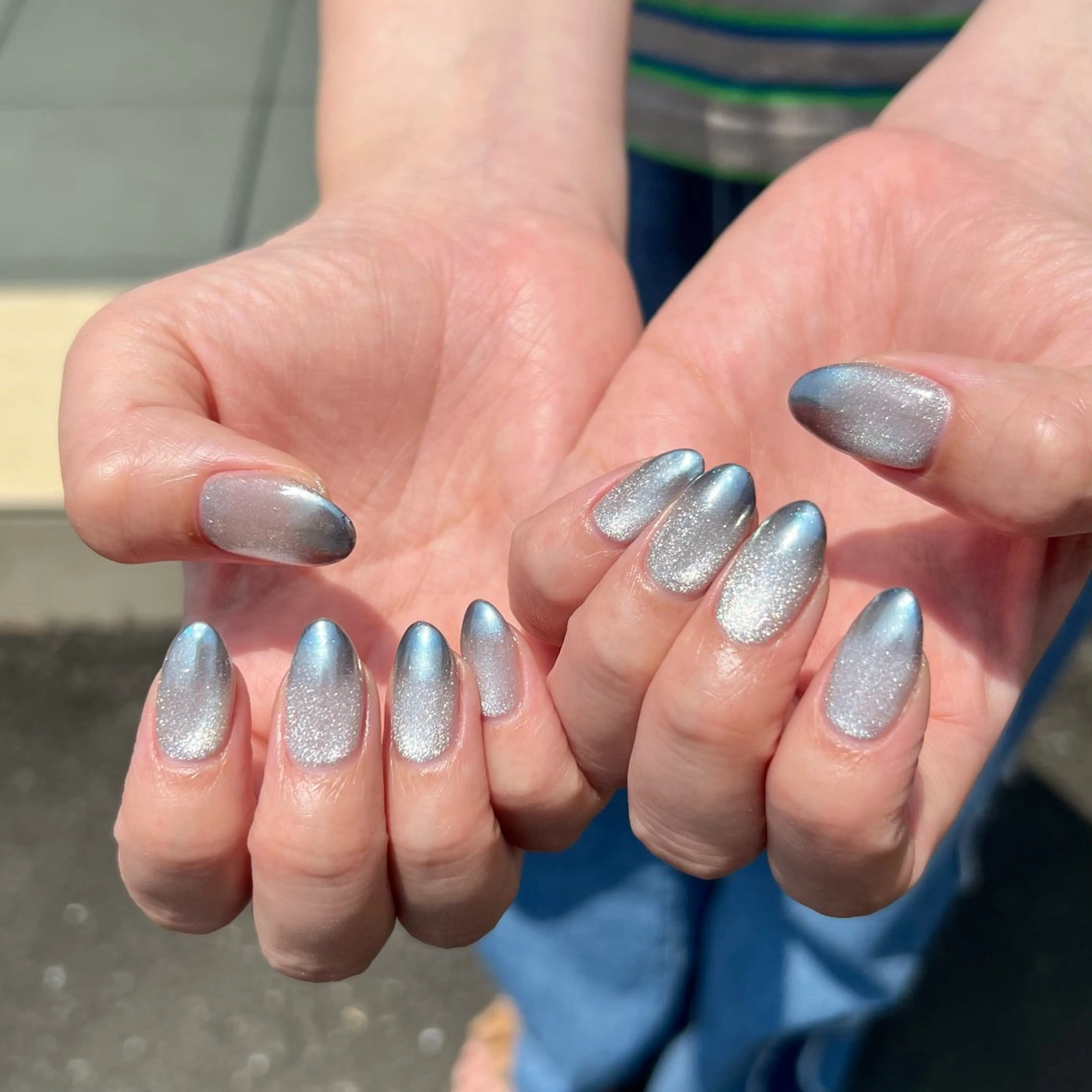 ネイル ブルー グラデーション マグネットネイル ミラーネイル フットネイル GRANDEUR焼津 Nana🦖のネイルデザイン