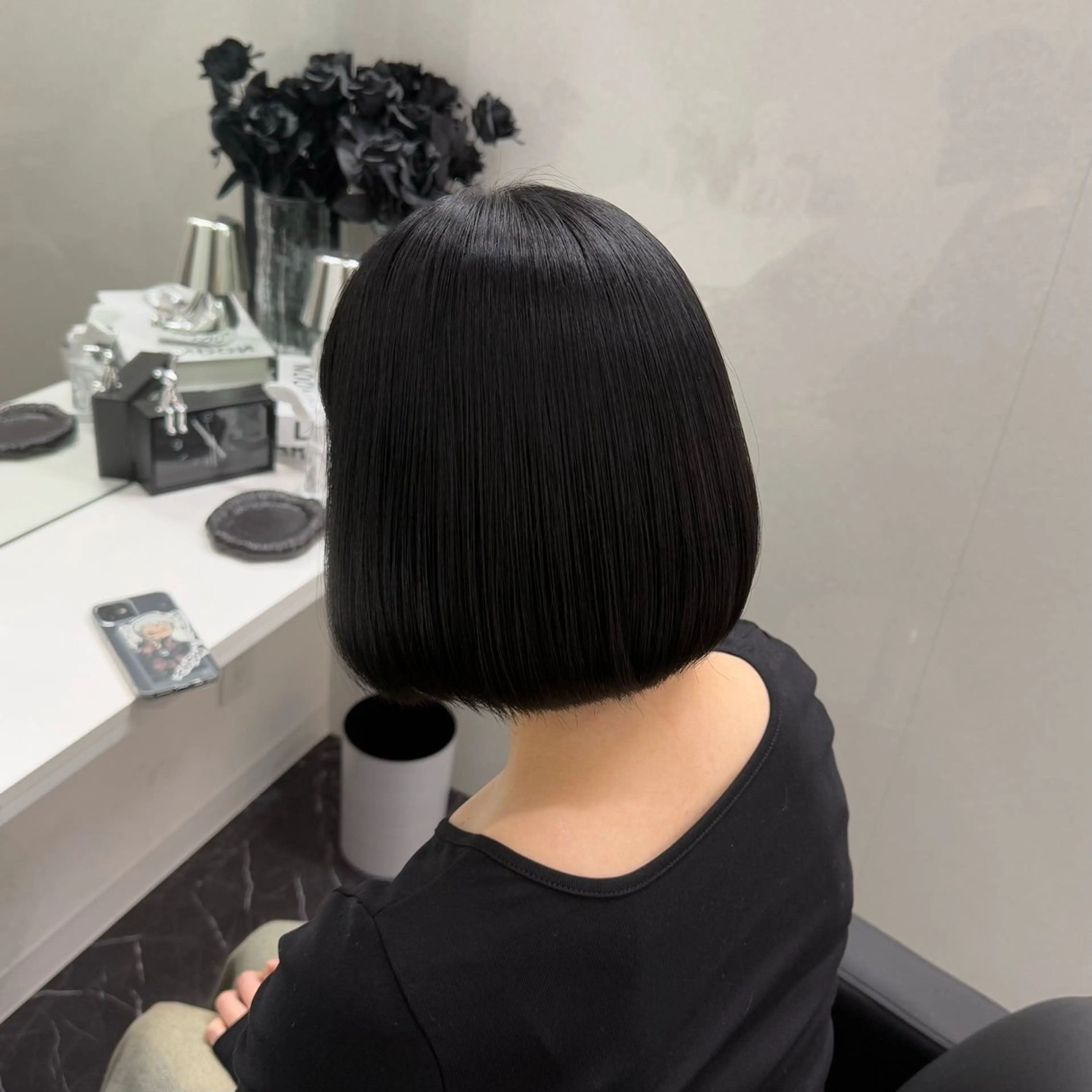 ミディアム カラー 黒髪 ブリーチ ブルーカラー ブルーブラック ダークグレー ヘアカラー トリートメント ハイトーン/ 髪質改善/上質艶髪のヘアスタイル