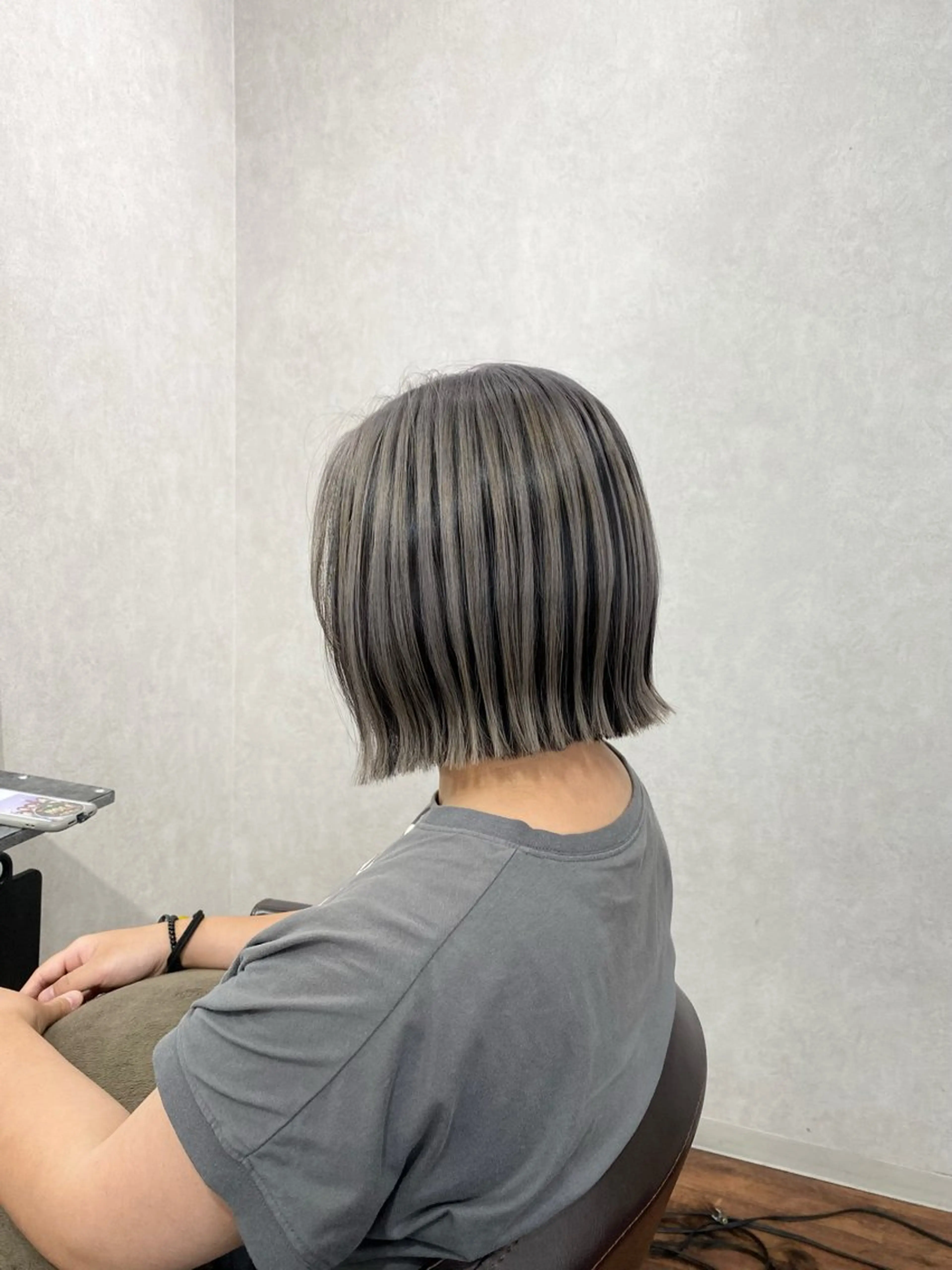 ミディアム カット ヘアカラー _White所属・ＳＨＩ ＺＵのヘアスタイル