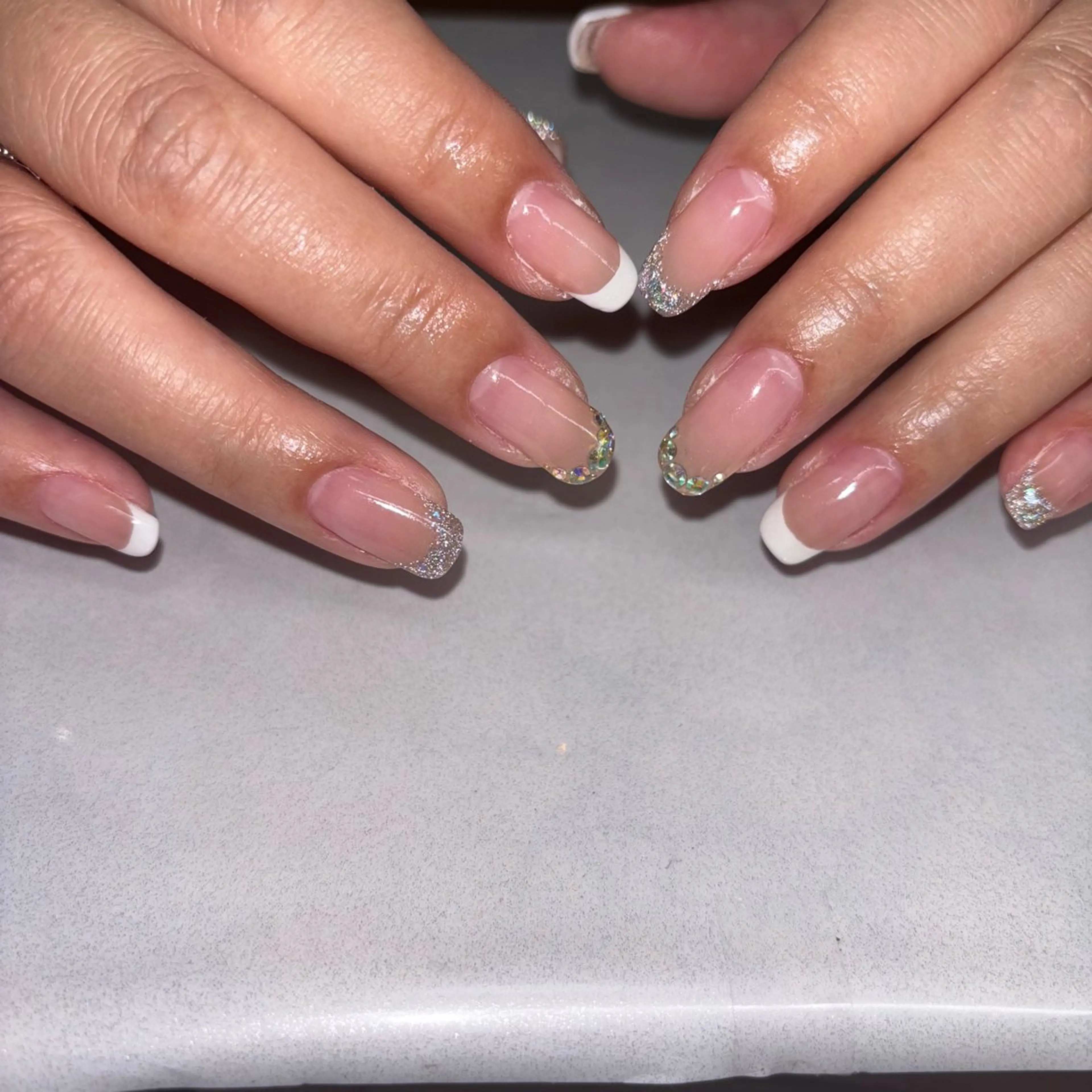 ネイル フラッシュネイル フレンチネイル ハンドネイル RE💟N.NAIL ラテン系お姉さんのネイルデザイン