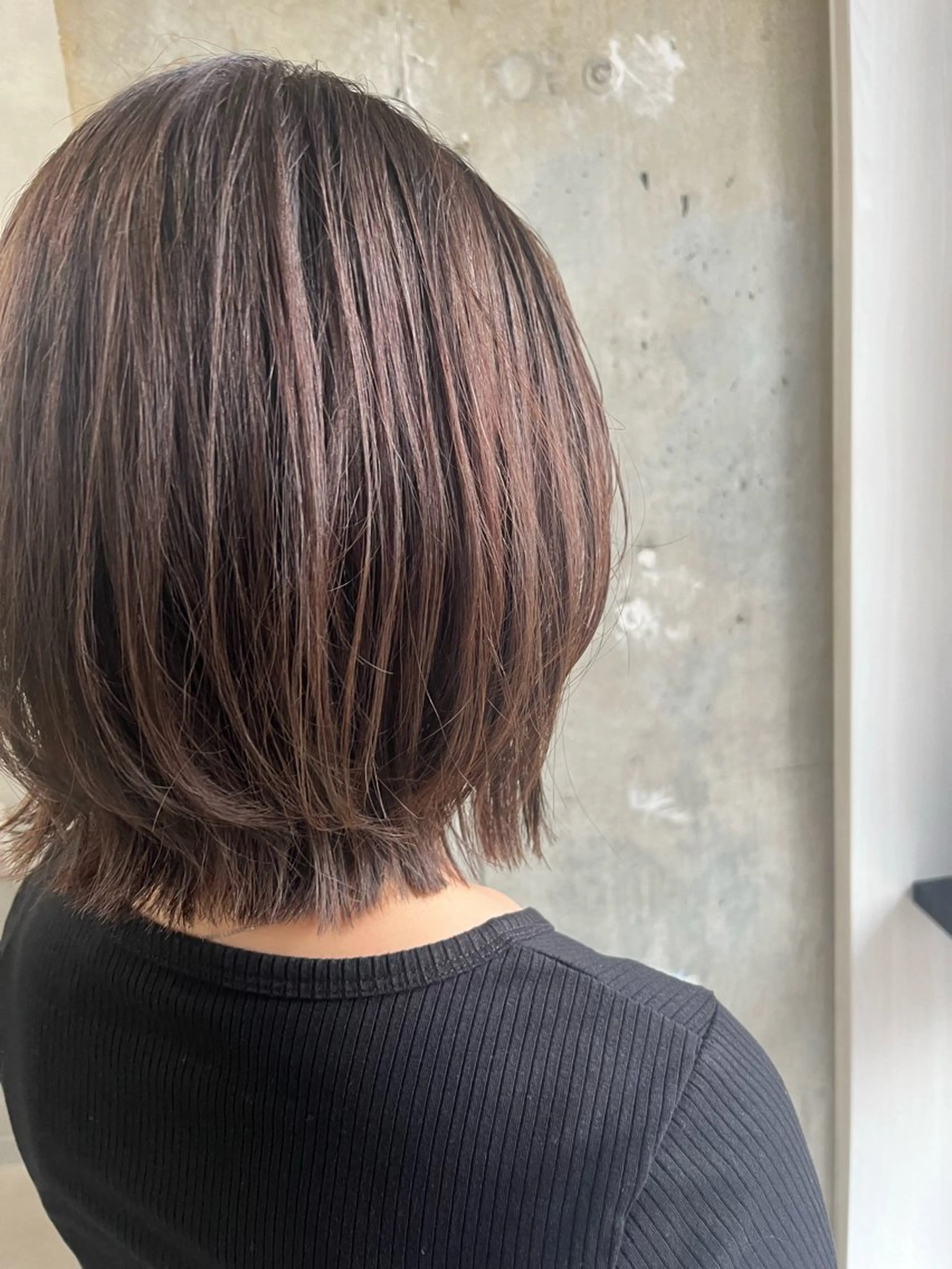 ミディアム カラー ボブレイヤー ブラウンカラー オリーブブラウン ボブ レイヤーカット anon Loemのヘアスタイル