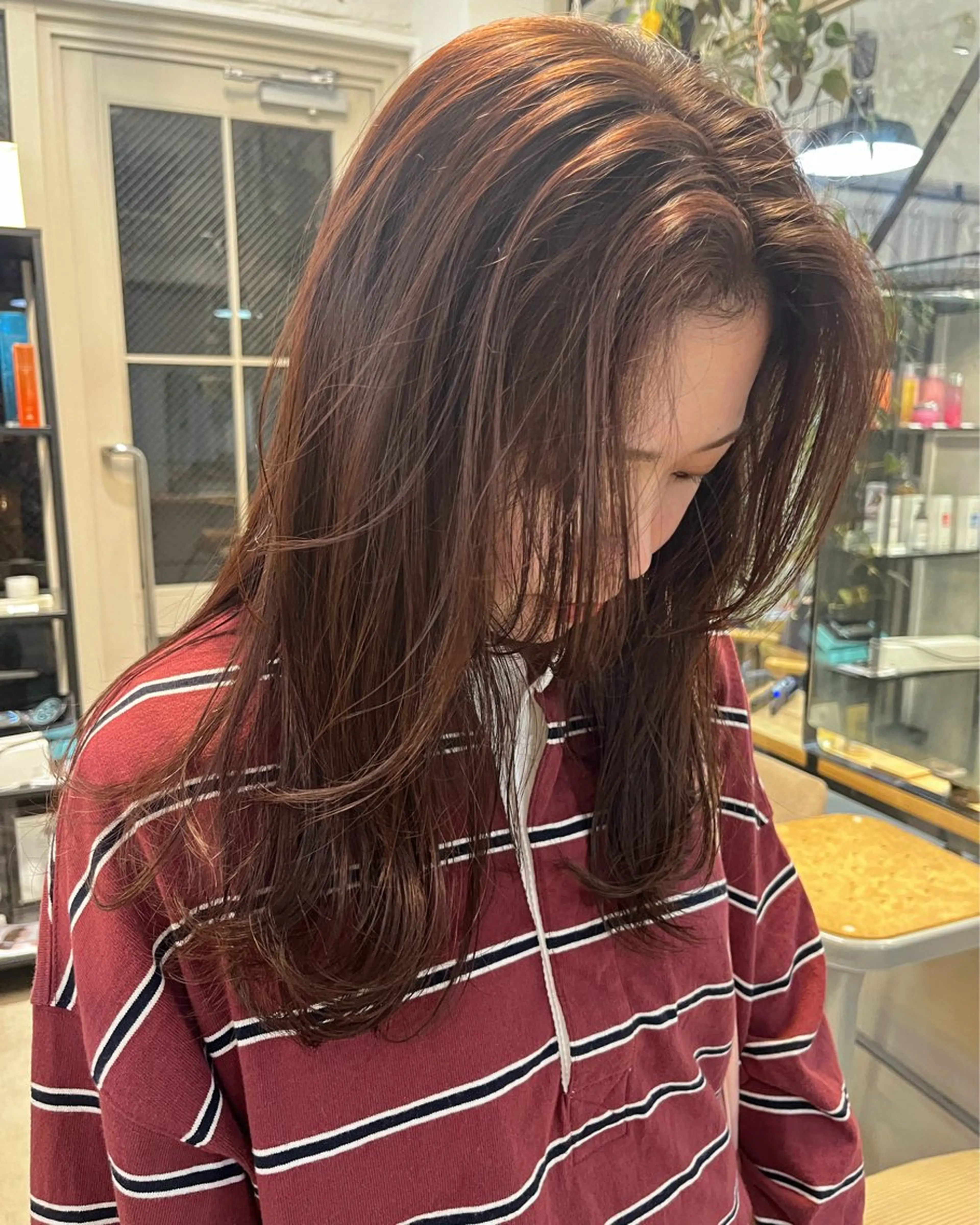 ミディアム カラー かきあげバング ナチュラルなヘア /ヨシダトモキのヘアスタイル