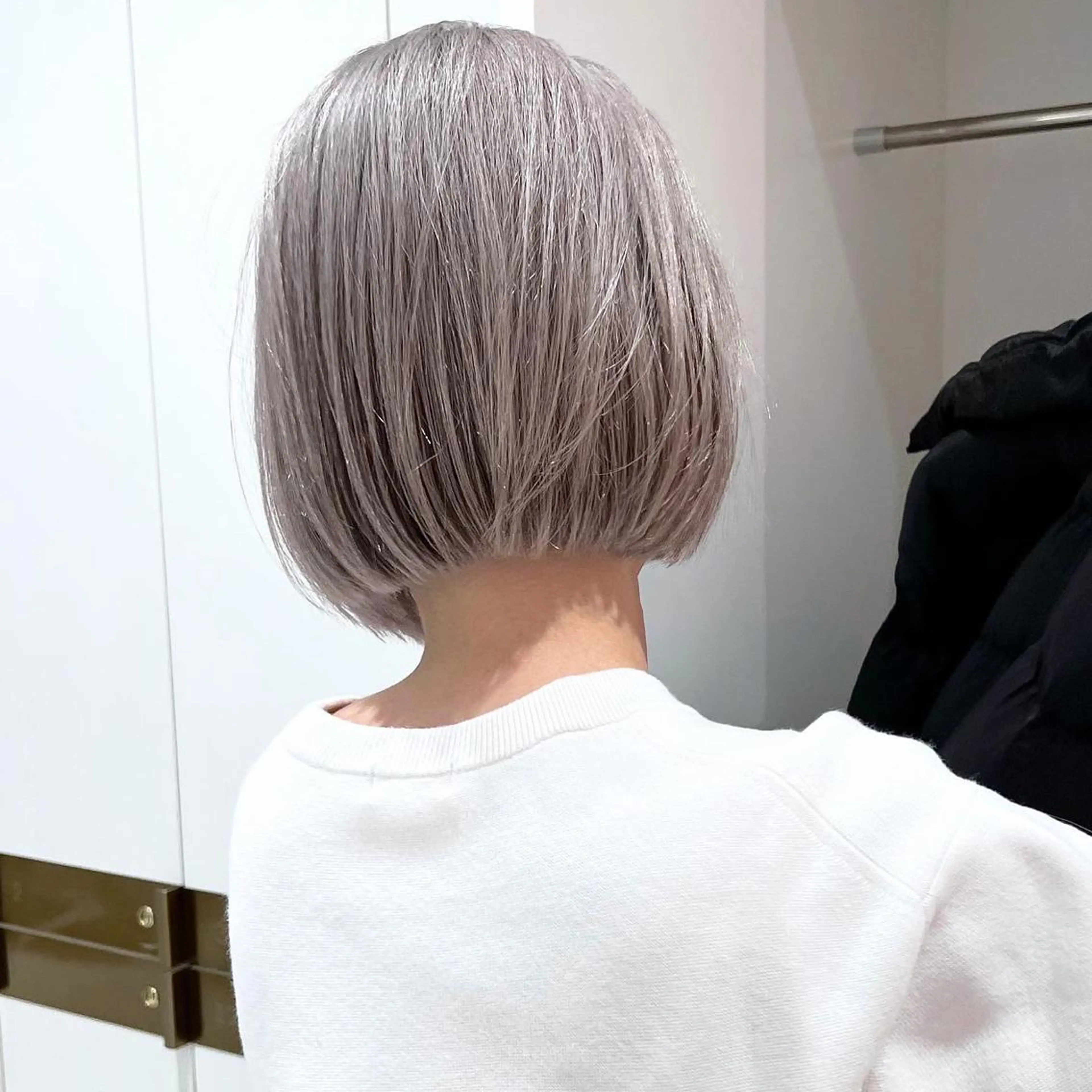 ショート カラー グレージュ ボブ カット ヘアカラー トリートメント レイヤー専門家 ダブルカラー修のヘアスタイル