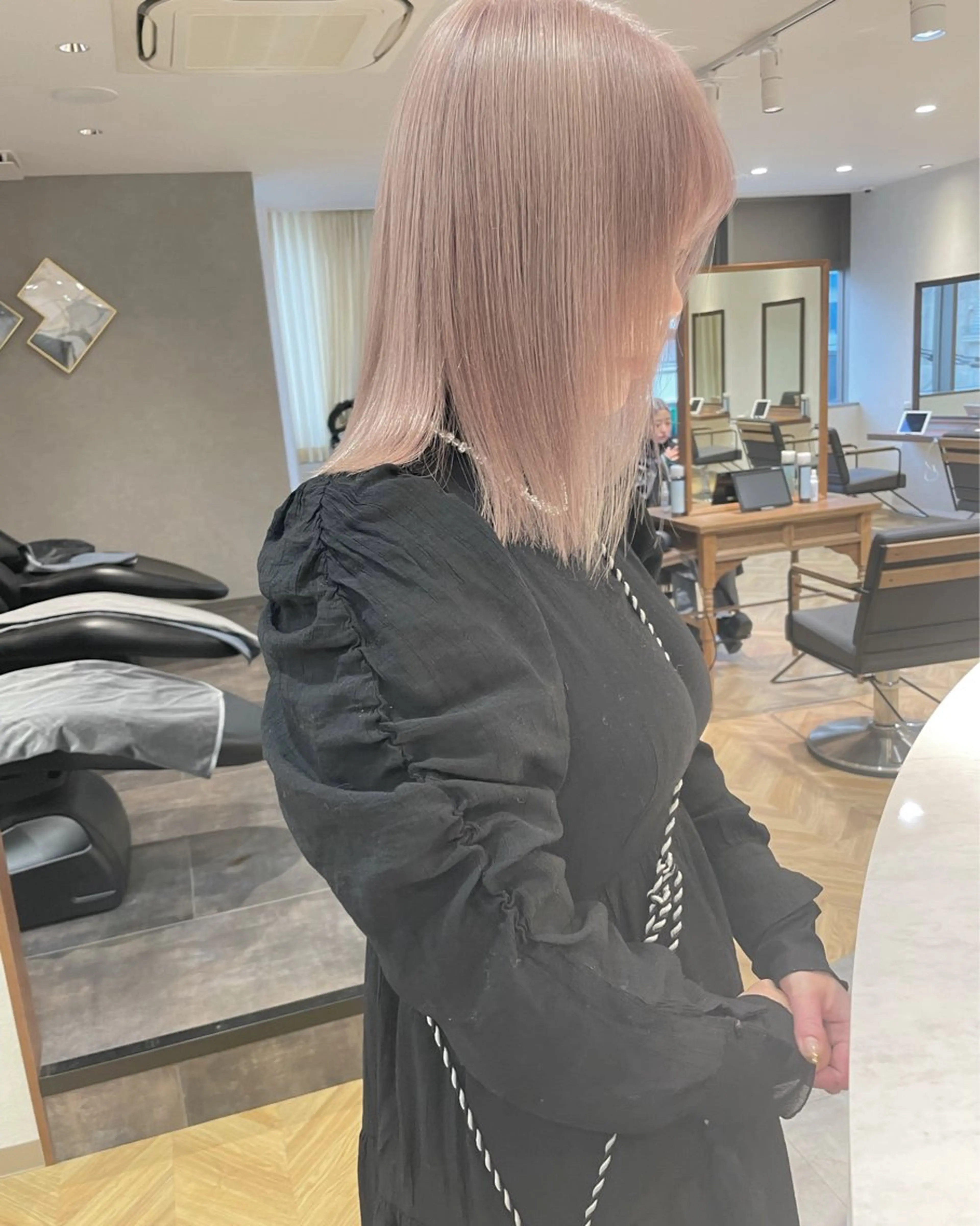 ミディアム カラー ベージュカラー ラテベージュ ハイトーンヘア れおん🌙のヘアスタイル