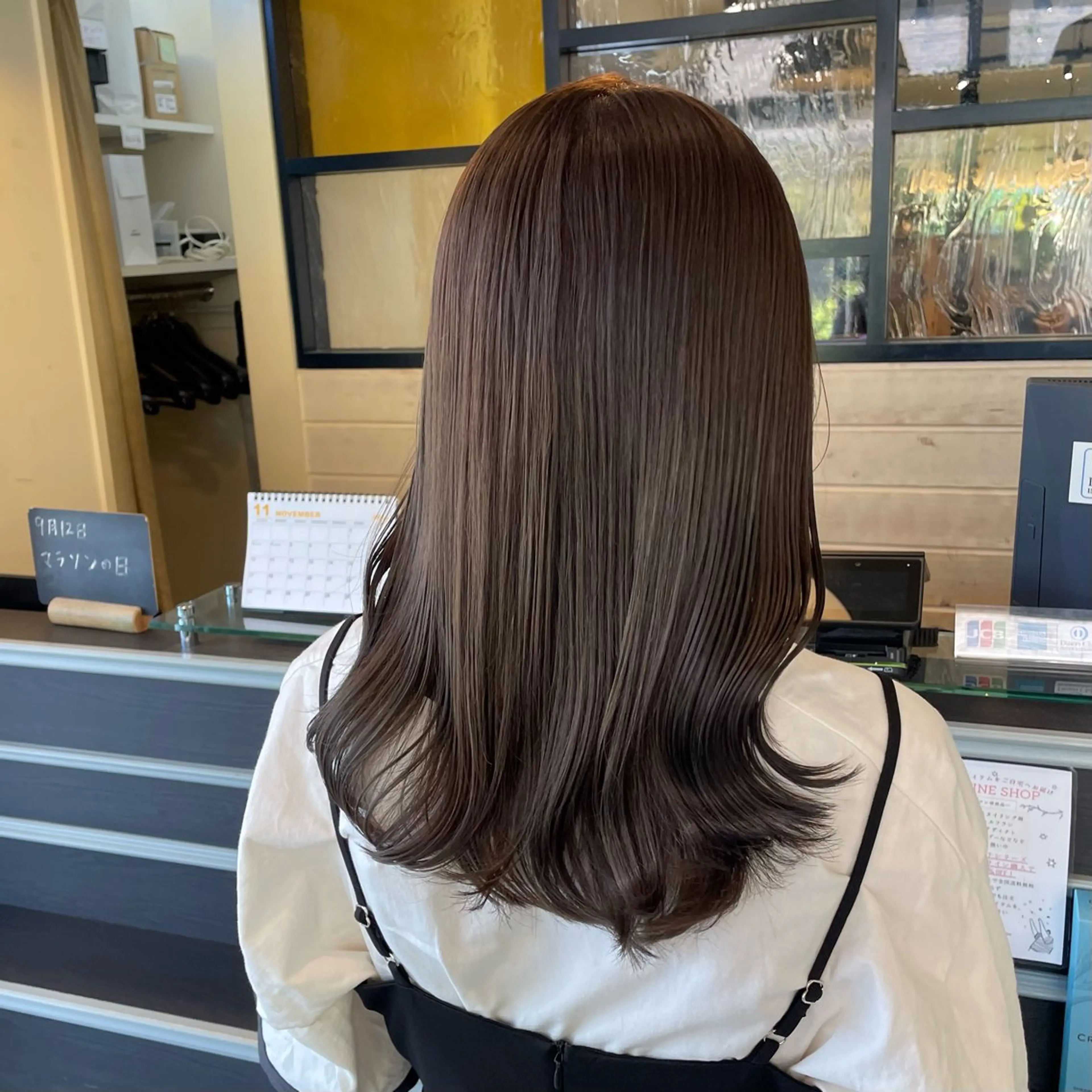 セミロング カラー スナコザワ レナのヘアスタイル