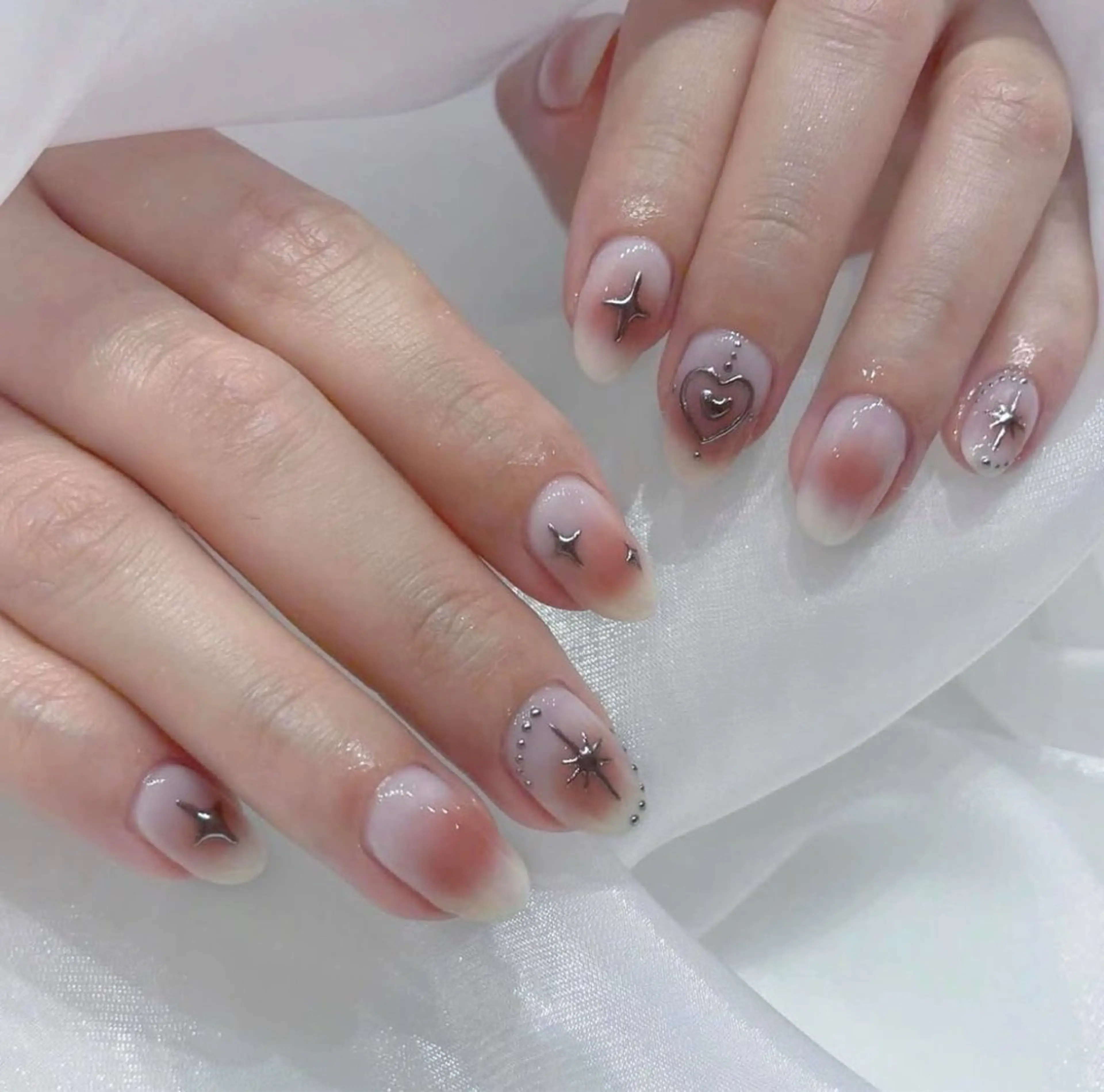 ネイル フレンチネイル キラキラネイル マグネットネイル ミラーネイル ニュアンスネイル ハンドネイル Tira Nailのネイルデザイン