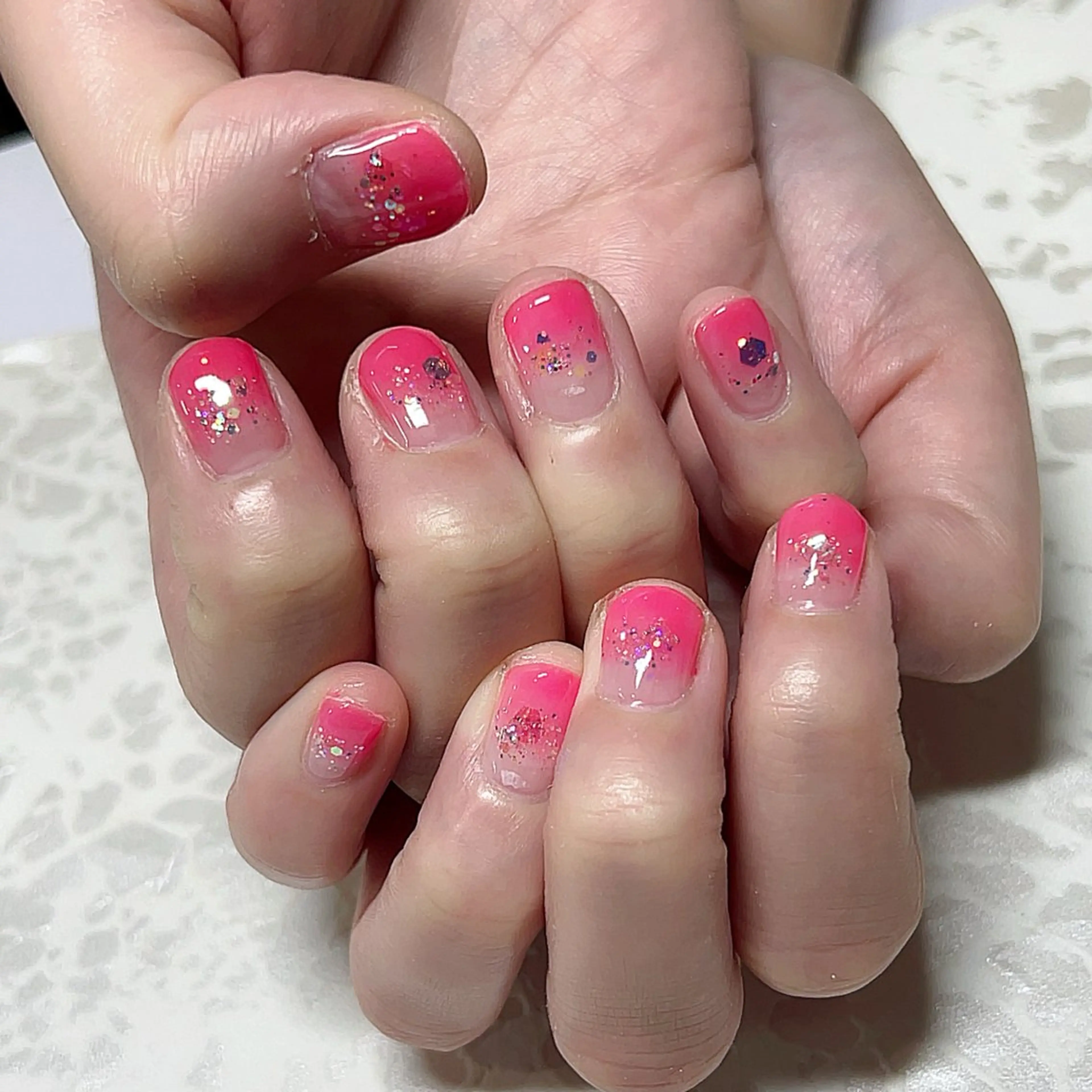 ショート カラー ネイル ラメ(グリッター) Lefreak (レフリーク).のネイルデザイン