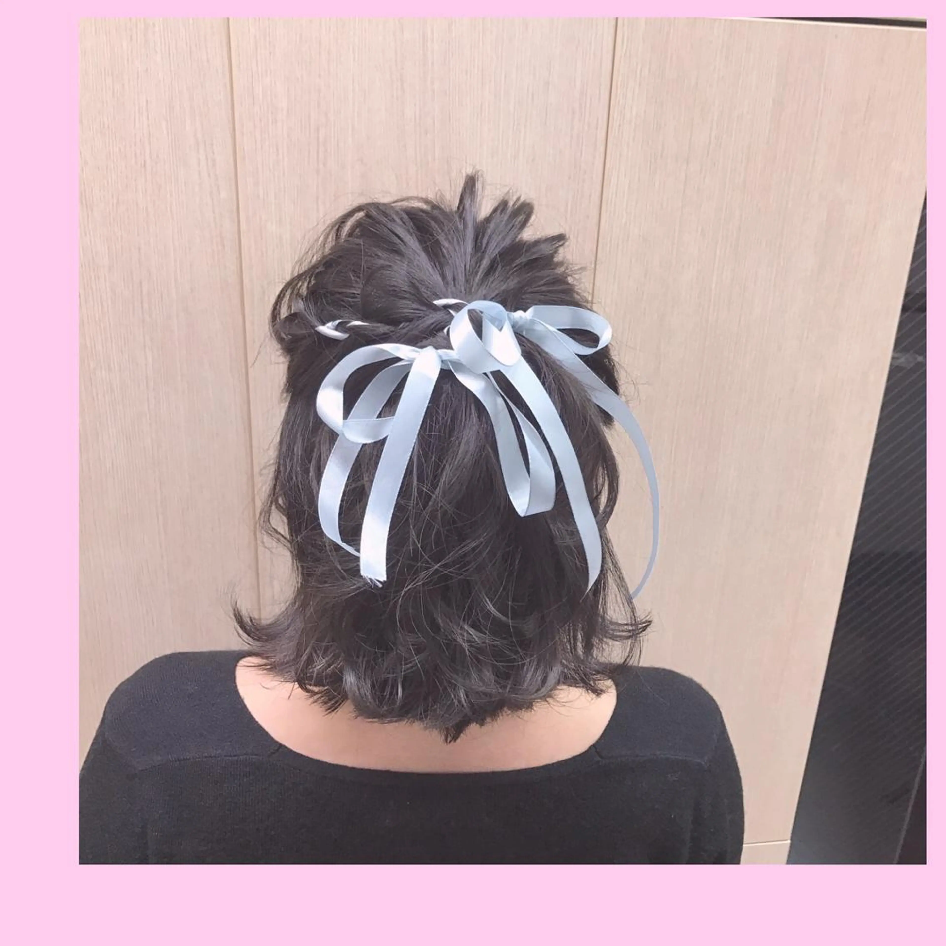 ミディアム ヘアアレンジ SHIN/レイヤー カット×クロスパーマのヘアスタイル