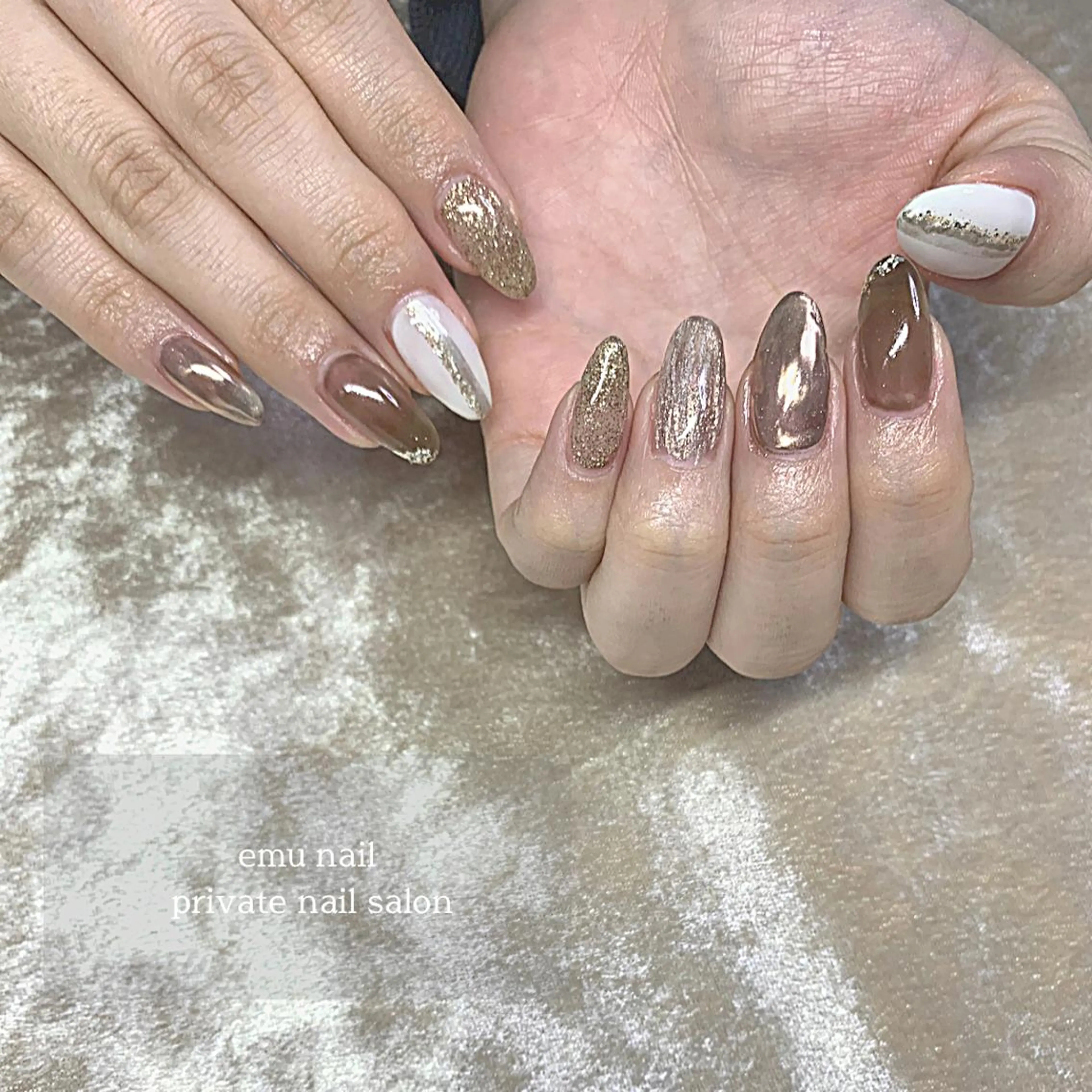 ネイル ブラウン ロングネイル ニュアンスネイル ホワイト emu nailのネイルデザイン