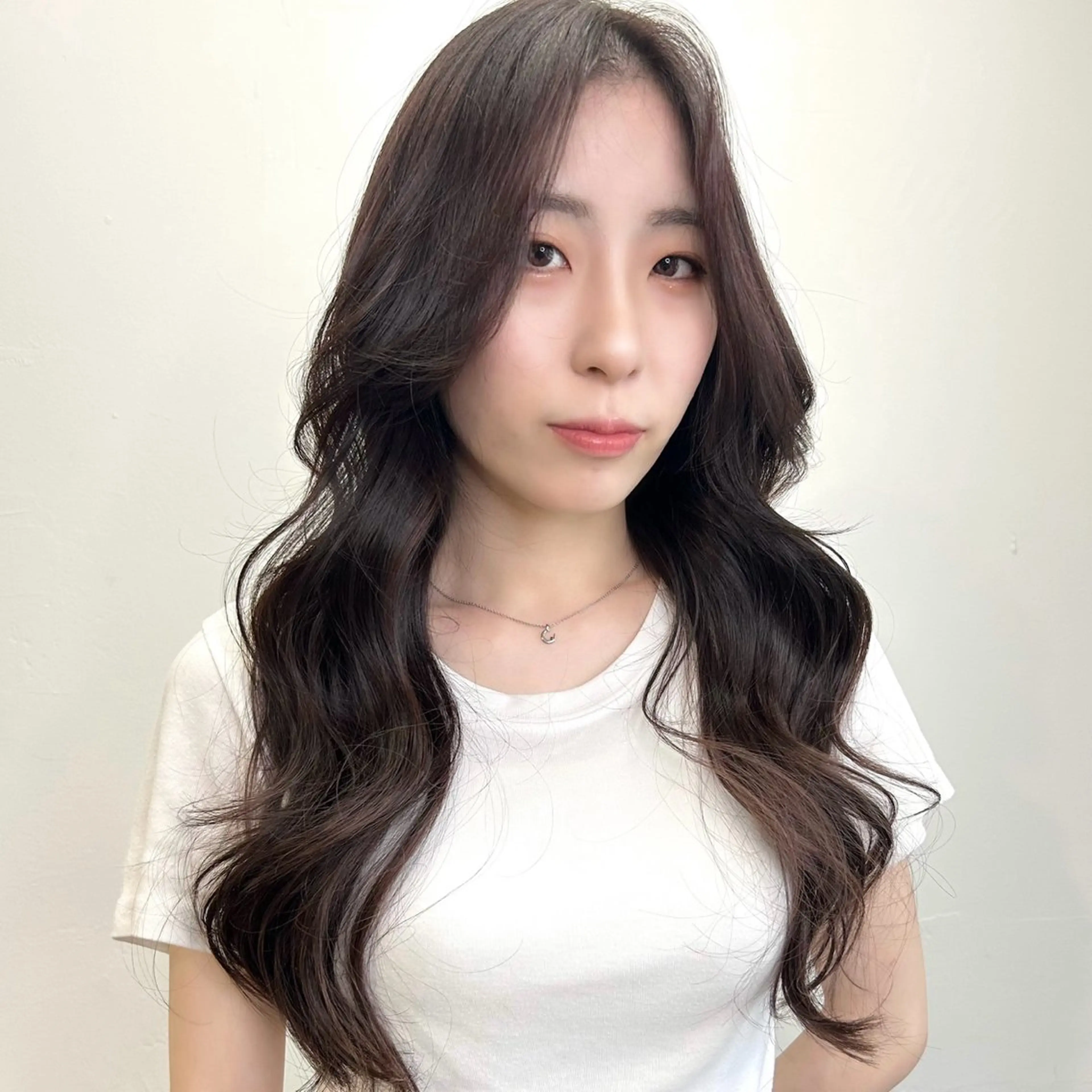 ロング カラー ヘアアレンジ 透明感カラー グレージュ ラベンダーカラー ラベンダーグレージュ ラベンダーグレー カット ヘアカラー トリートメント 韓国ヘア×髪質 改善🇰🇷シオリのヘアスタイル