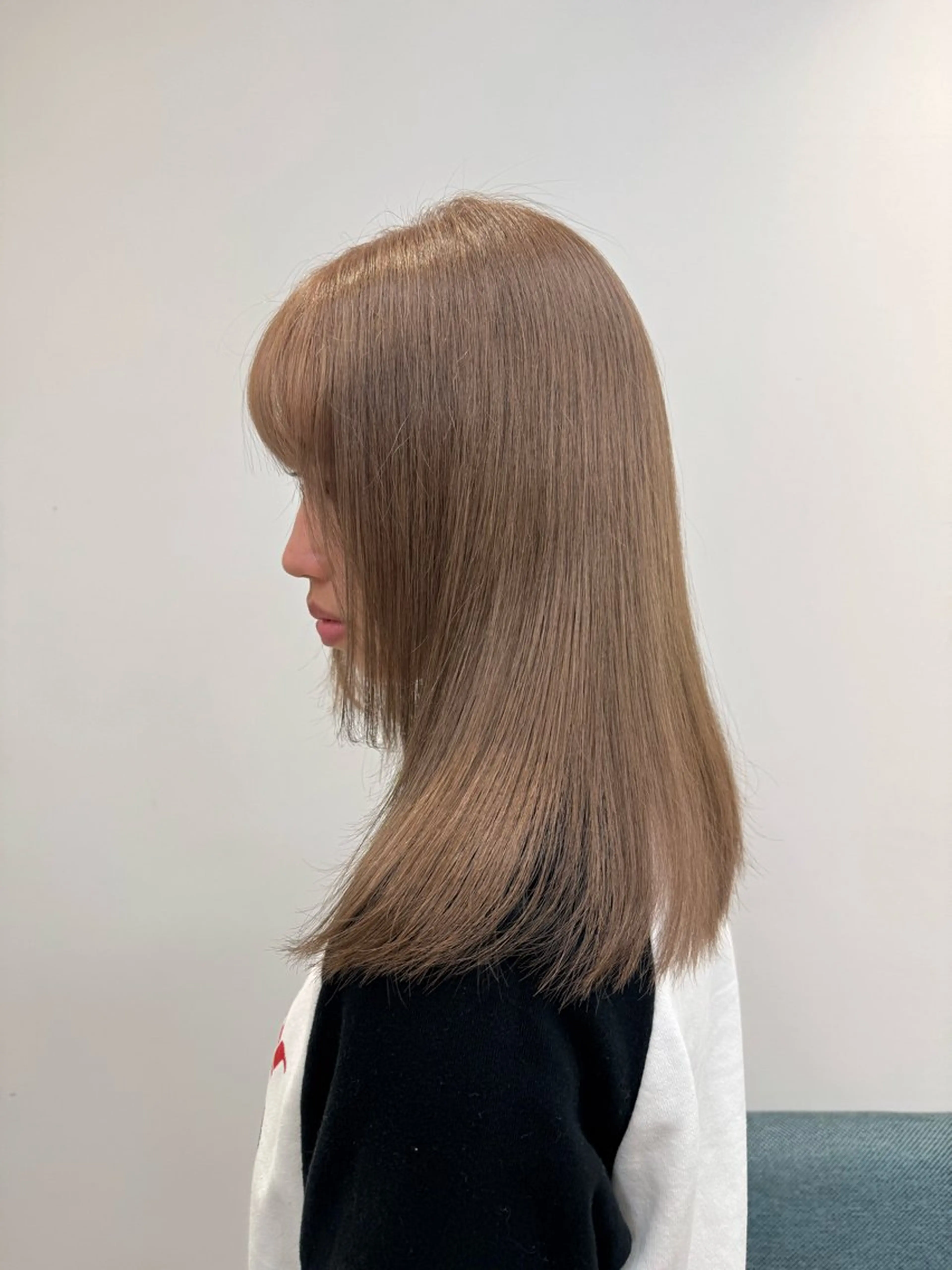 セミロング カラー 切りっぱなしボブ セミロングパーマ バレイヤージュ ベージュカラー ブリーチ ヘアカラー hono🐬カラー 特化/ハイトーンのヘアスタイル