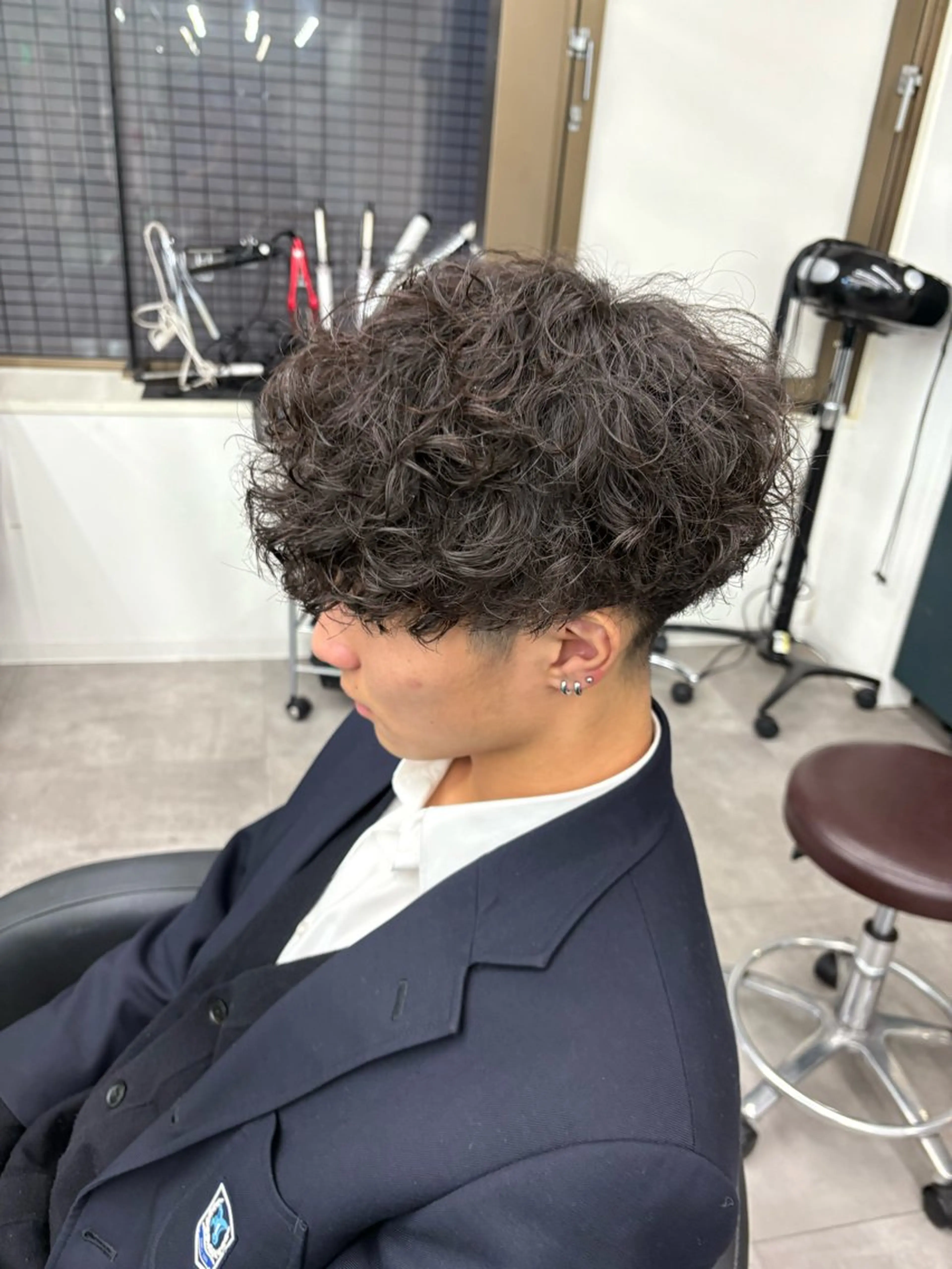 ミディアム パーマ メンズ カット パーマ トリートメント ヘッドスパ ヘアセット 川崎1メンズパーマ師 🌀岩﨑弘成🌀のヘアスタイル