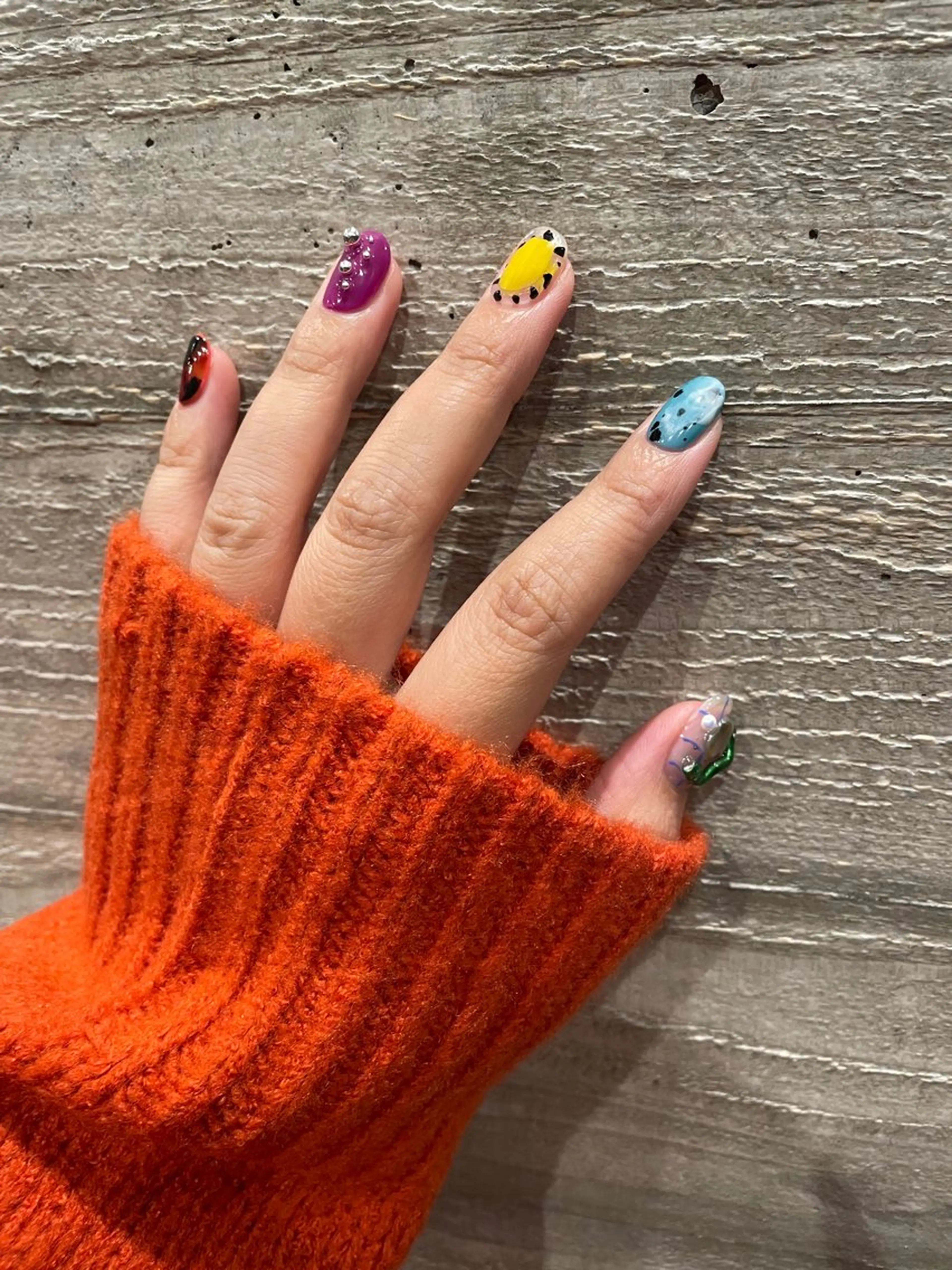 ネイル ハンドネイル OKIKA所属・【OKIKA】 らん🦖🌈🧡のマツエク・マツパデザイン