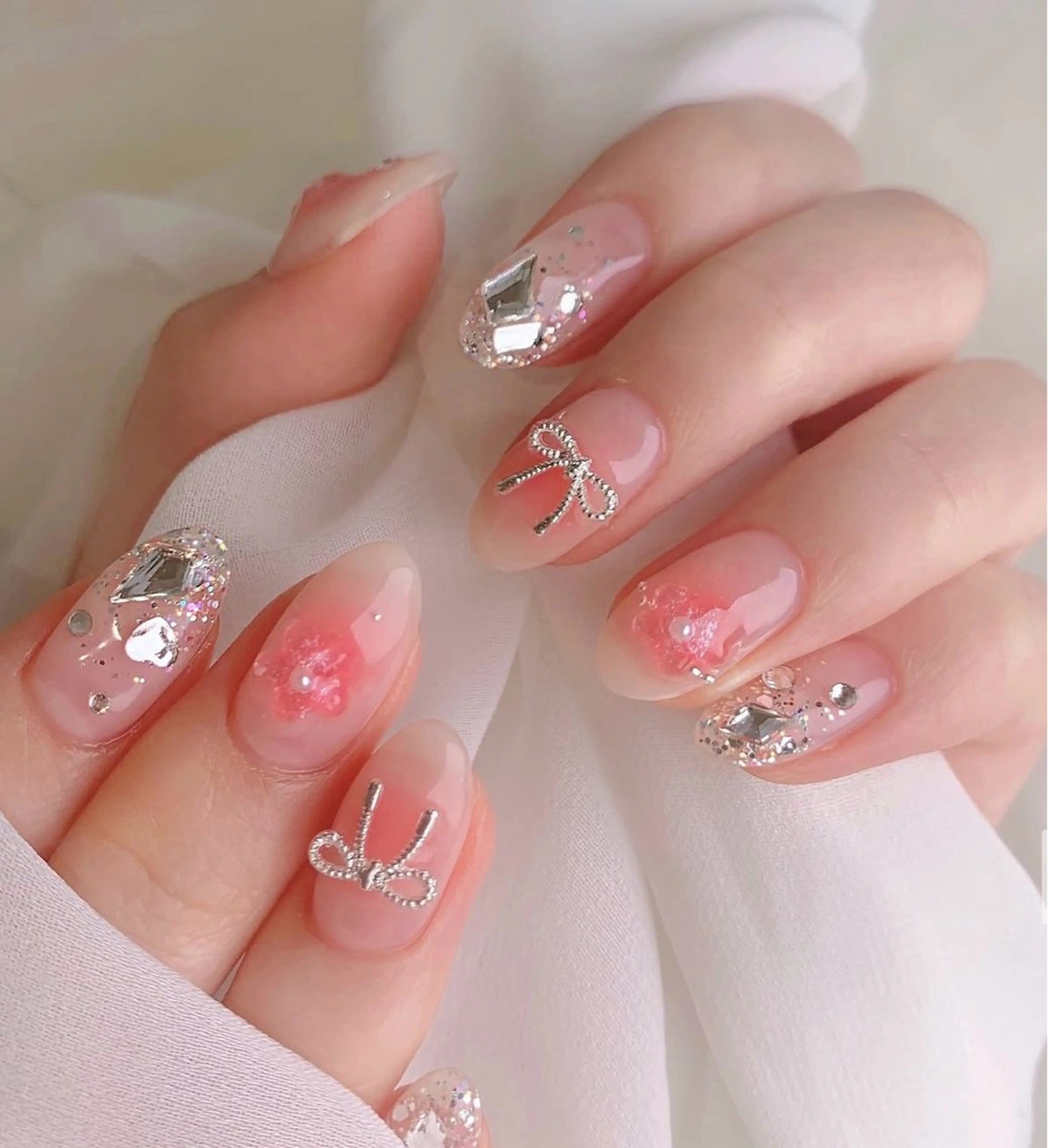 ネイル アートネイル ジェルネイル ガーリー 韓国ネイル パラジェル ハンドネイル ハンドケア NailSalon✨ Écrinエクランのネイルデザイン