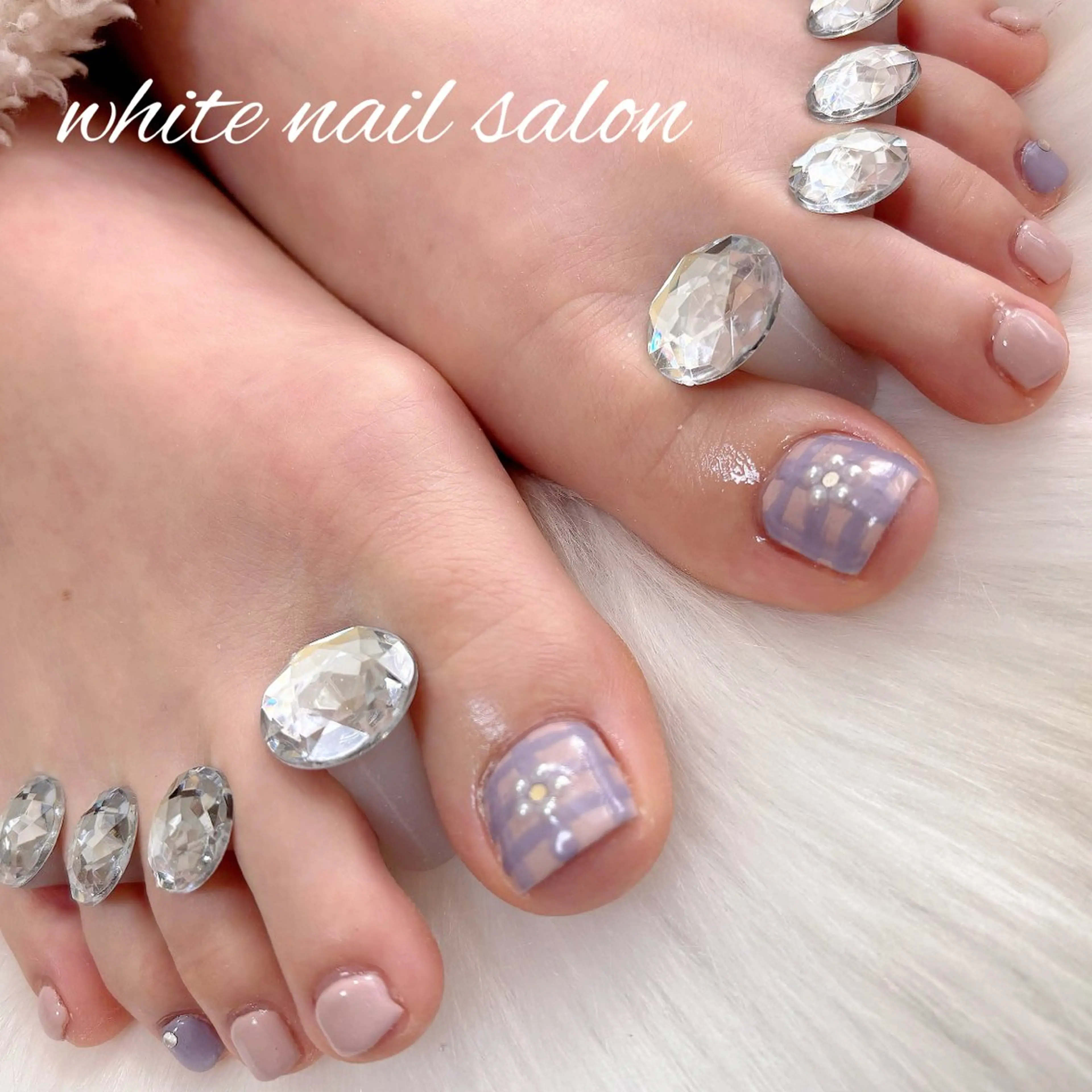 ネイル フットネイル ラメ(グリッター) フットネイル white nail salonのネイルデザイン