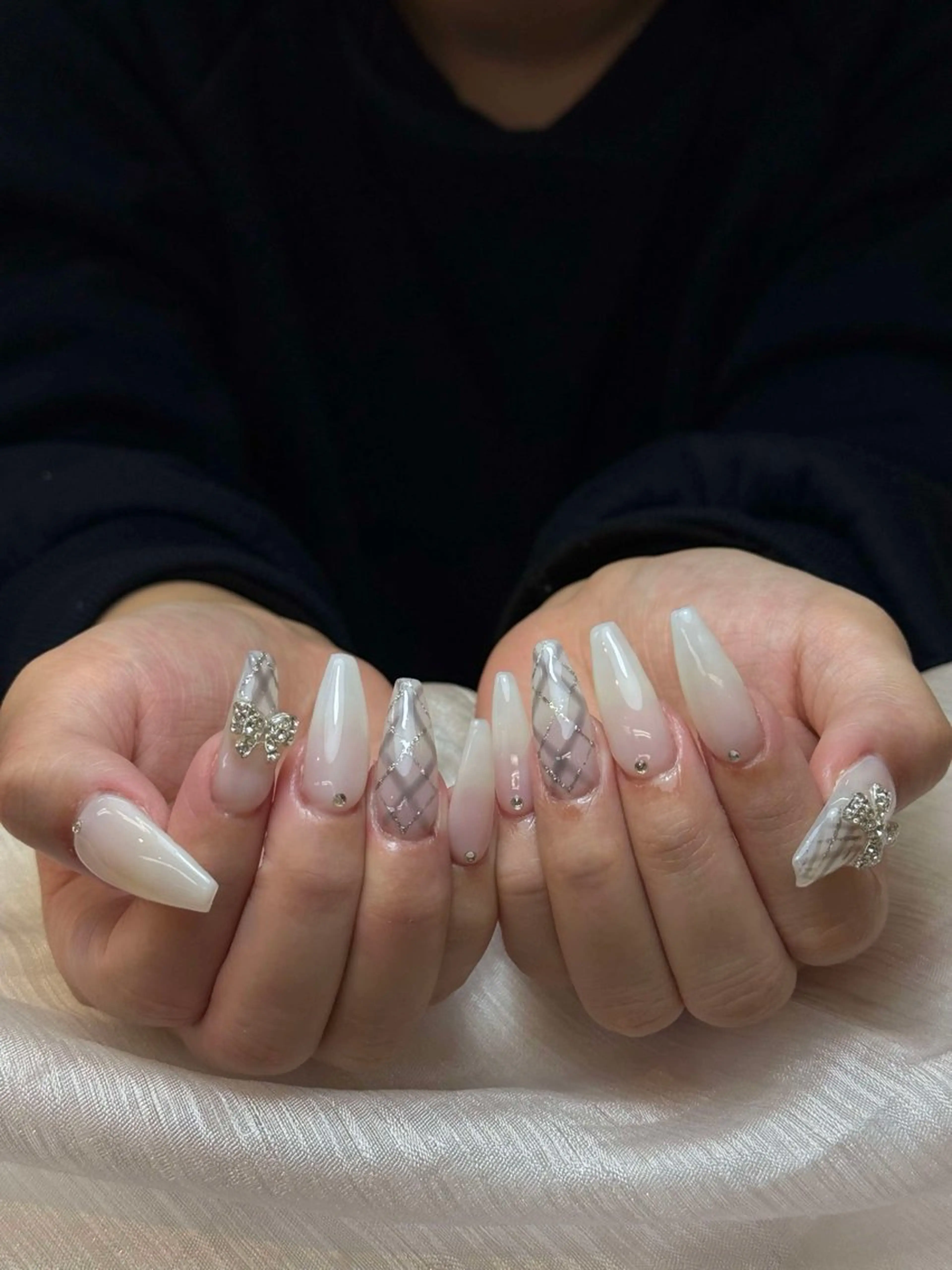 ネイル グラデーション キラキラネイル ワンカラーネイル 冬ネイル Jenn Nail Salonのネイルデザイン
