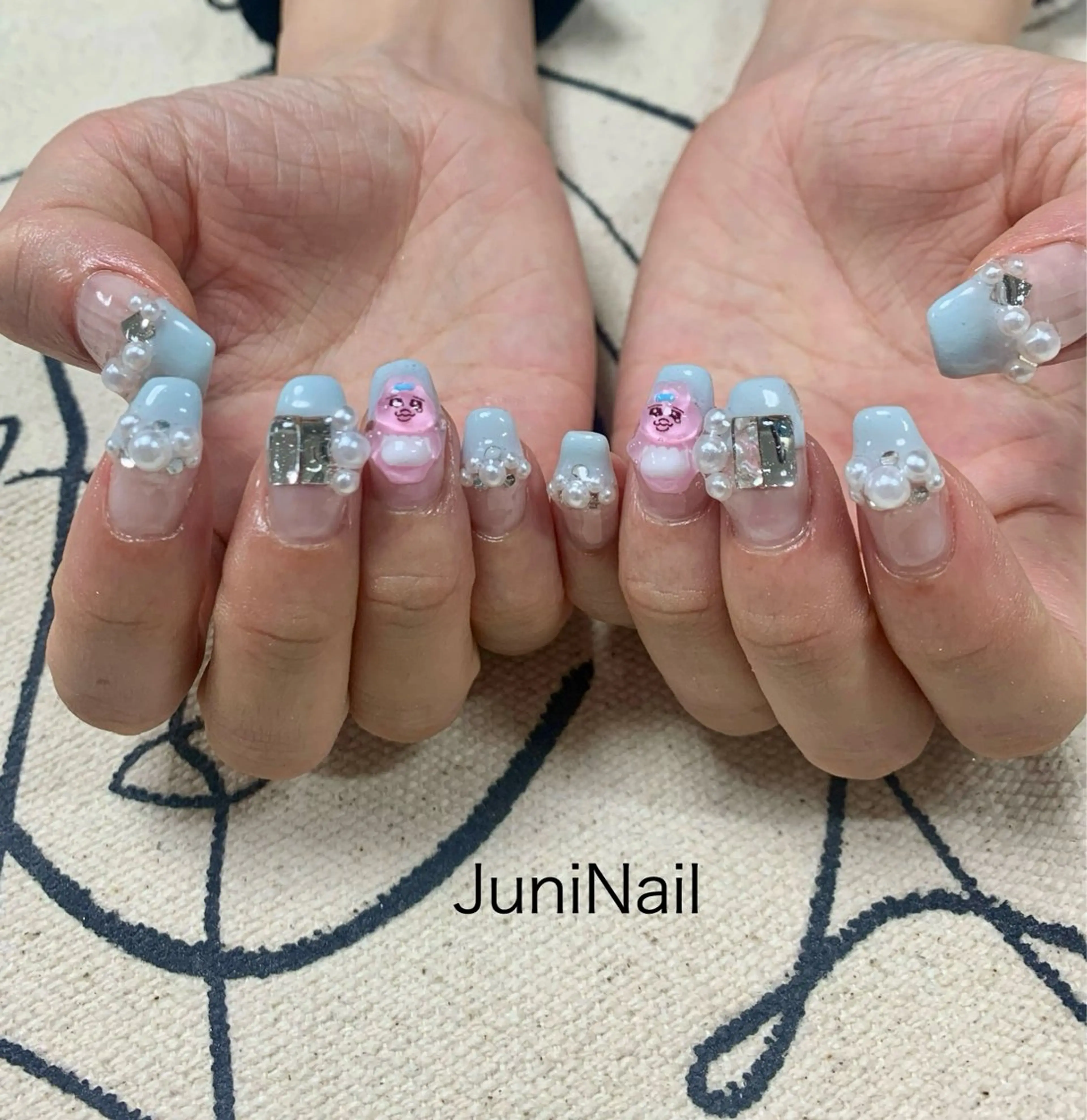 ネイル オーロラネイル フラッシュネイル 氷ネイル・うるうるネイル キラキラネイル 韓国ネイル ハンドネイル JuniNail 주니네일🇰🇷suのネイルデザイン