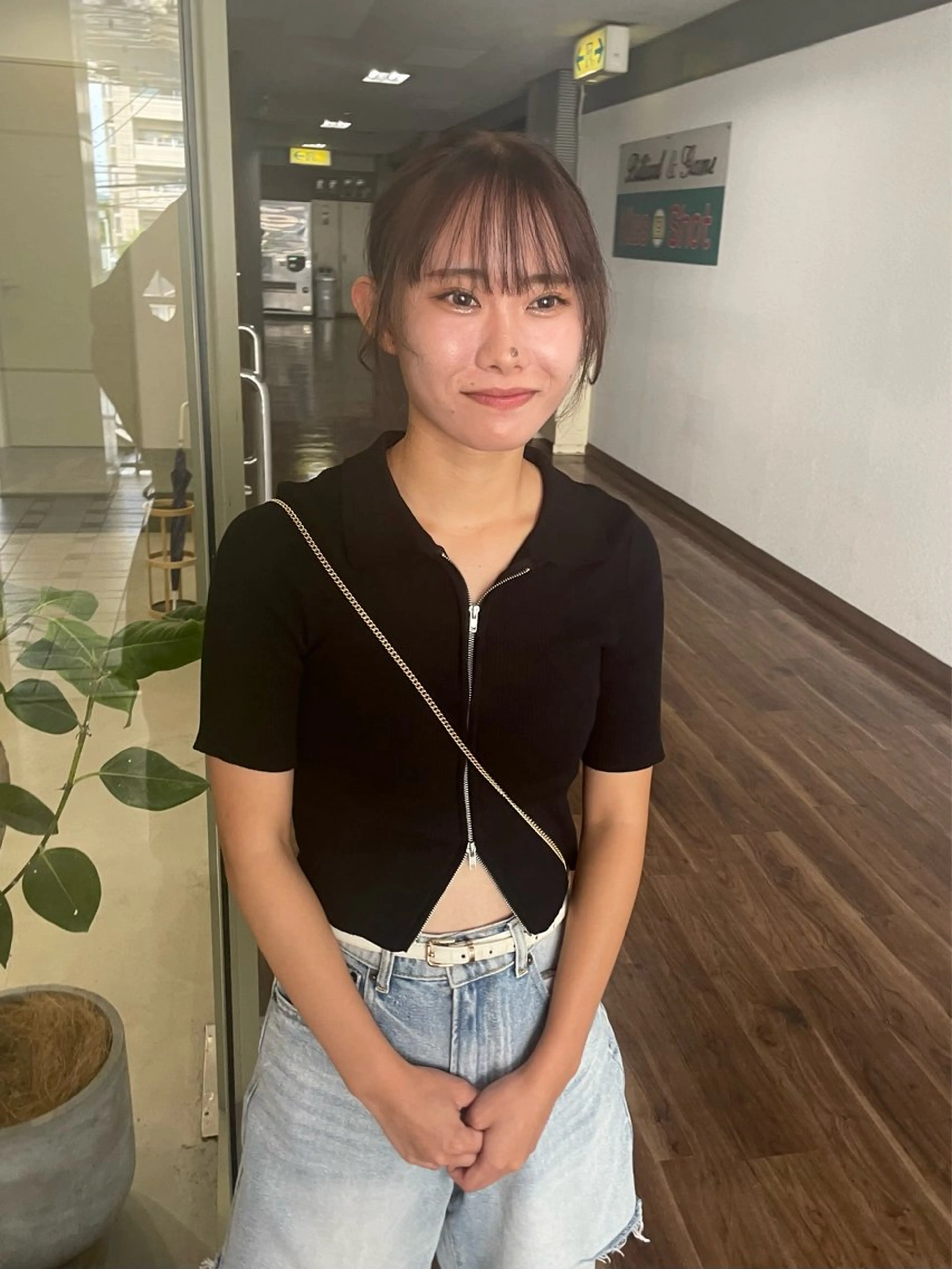 セミロング カットパーマモデル 山中 遥のヘアスタイル