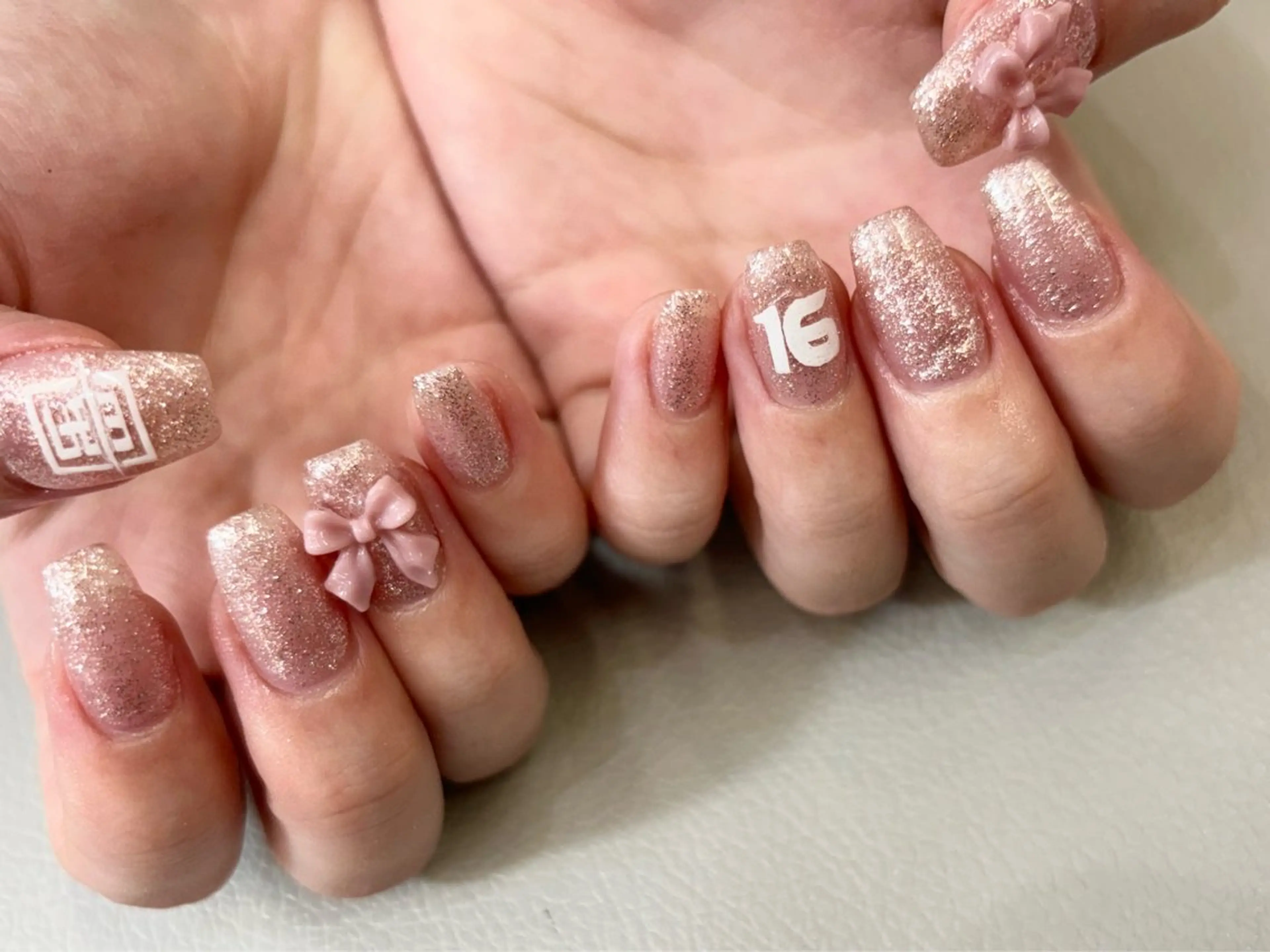 ネイル ピンク リボン LovesLaughs下上津役店所属・くろせ れいのネイルデザイン