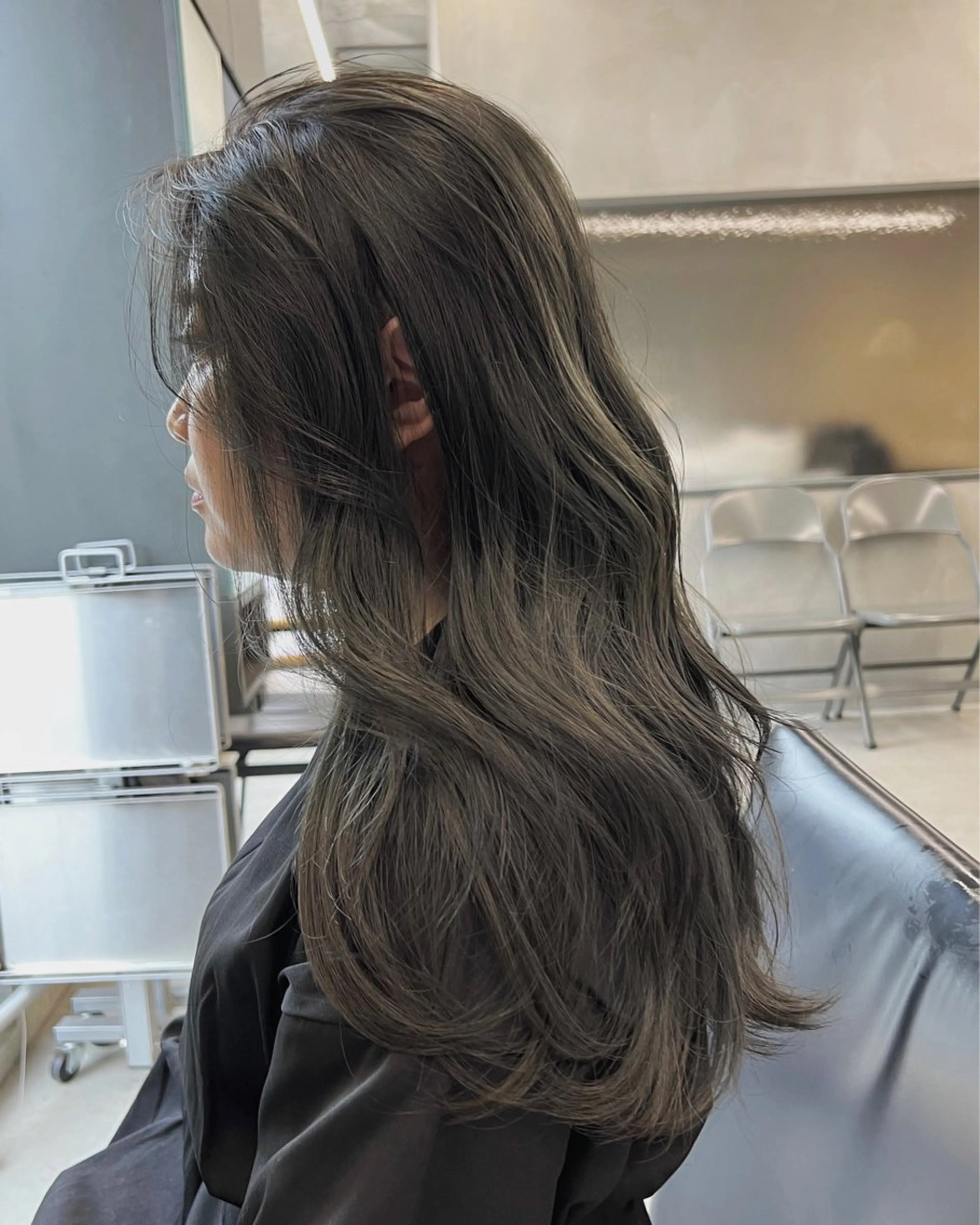 セミロング カラー オリーブグレー カット ヘアカラー sakoda shunkiのヘアスタイル