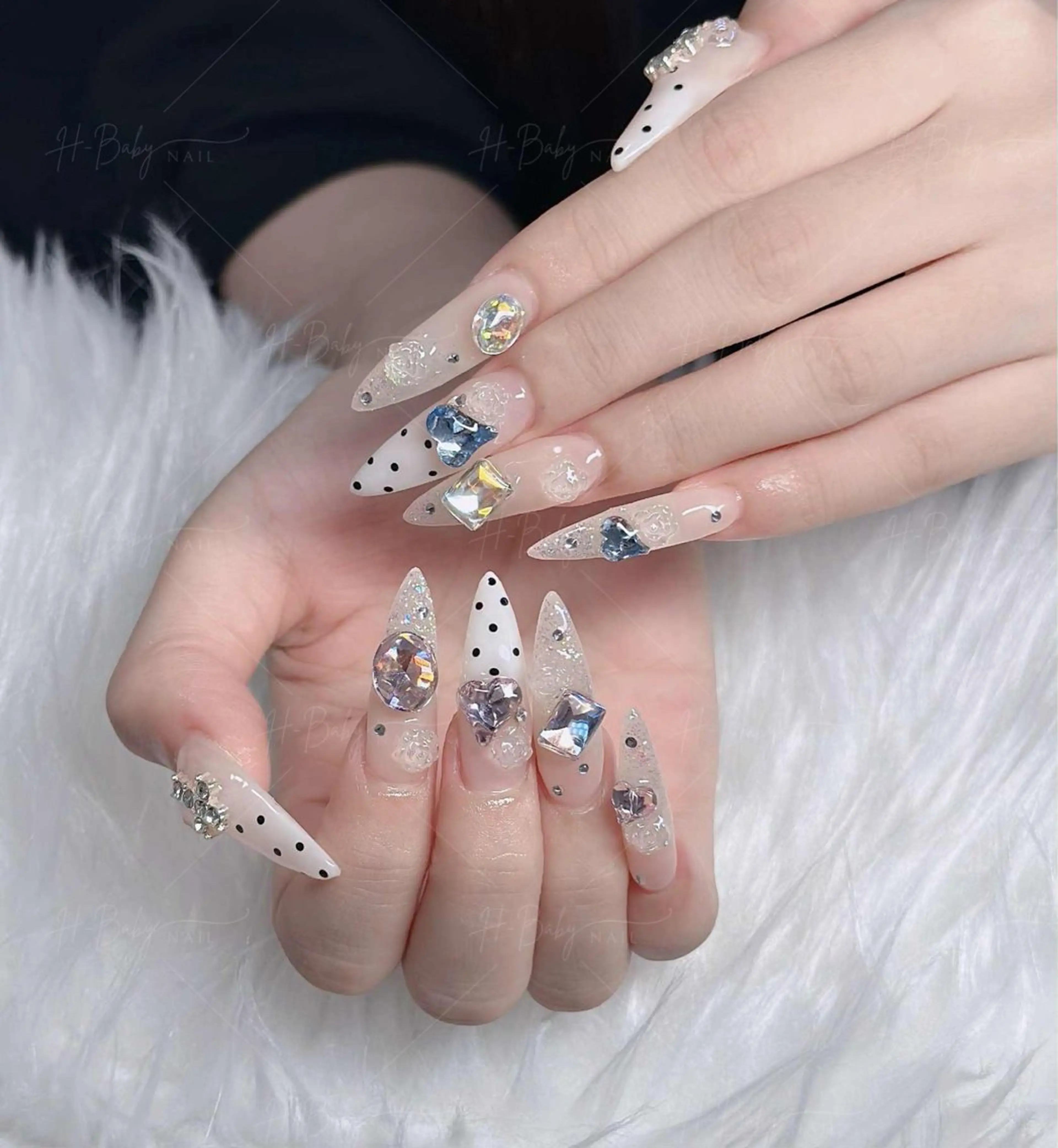 ネイル オーロラネイル フレンチネイル ジェルネイル ハロウィン キラキラネイル H.baby Nail Salonのネイルデザイン