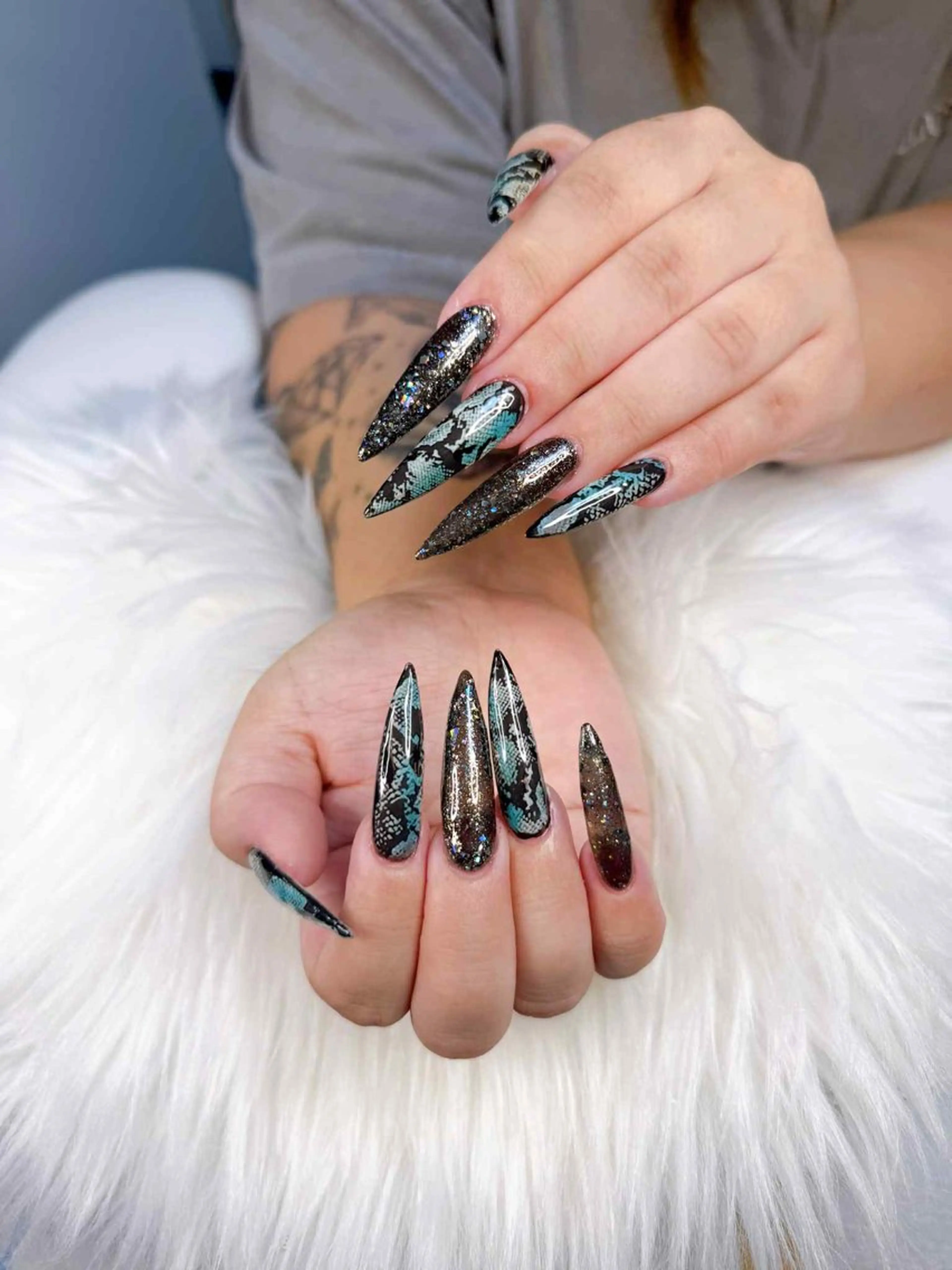 ネイル アートネイル オーロラネイル チークネイル 長さ出し フットネイル ハンドネイル フットネイル ハンドケア Noiranail_ studio川越西口のネイルデザイン