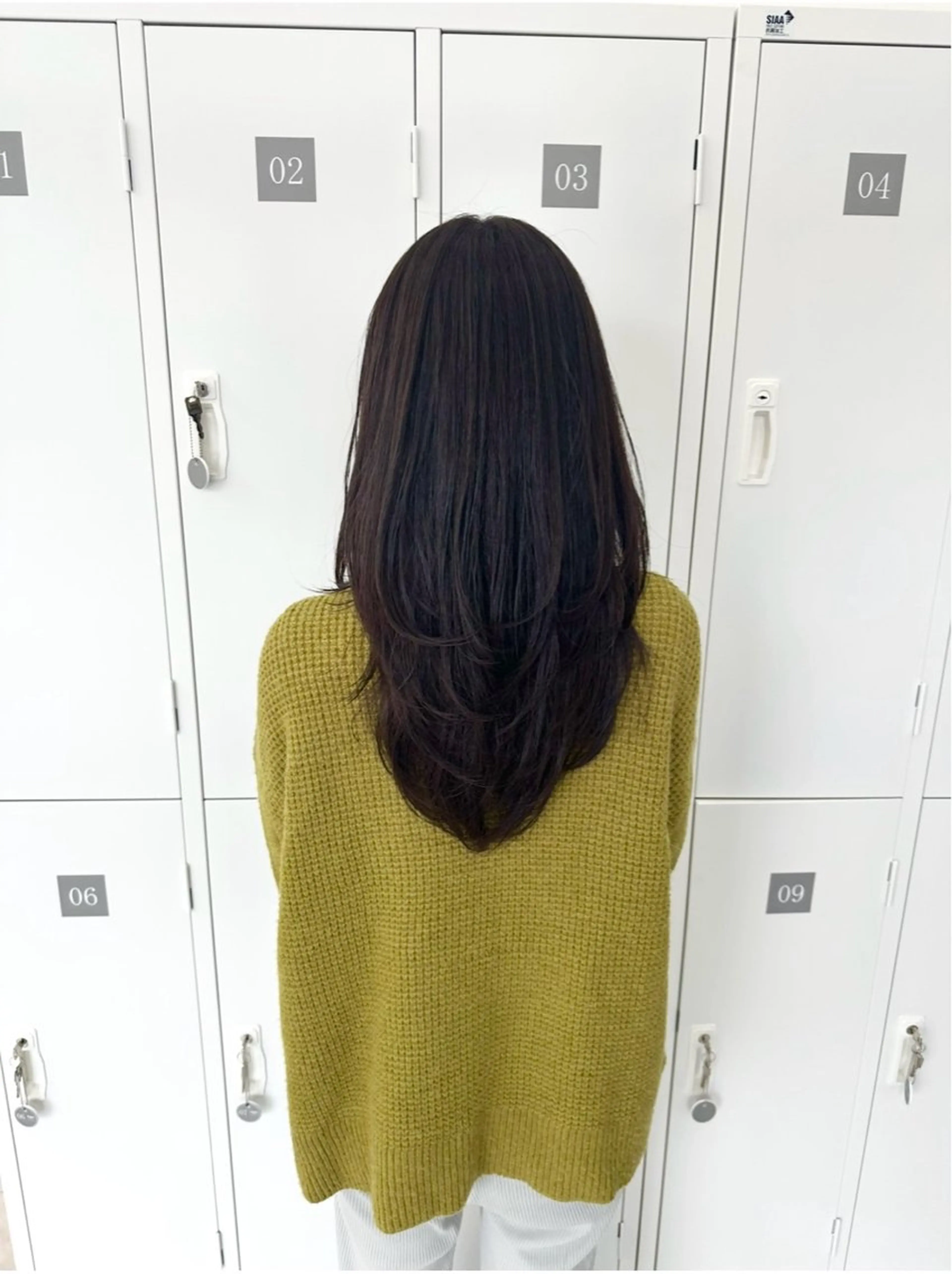 ロング カラー ブラウンカラー くすみブラウン 相田 絢音のヘアスタイル