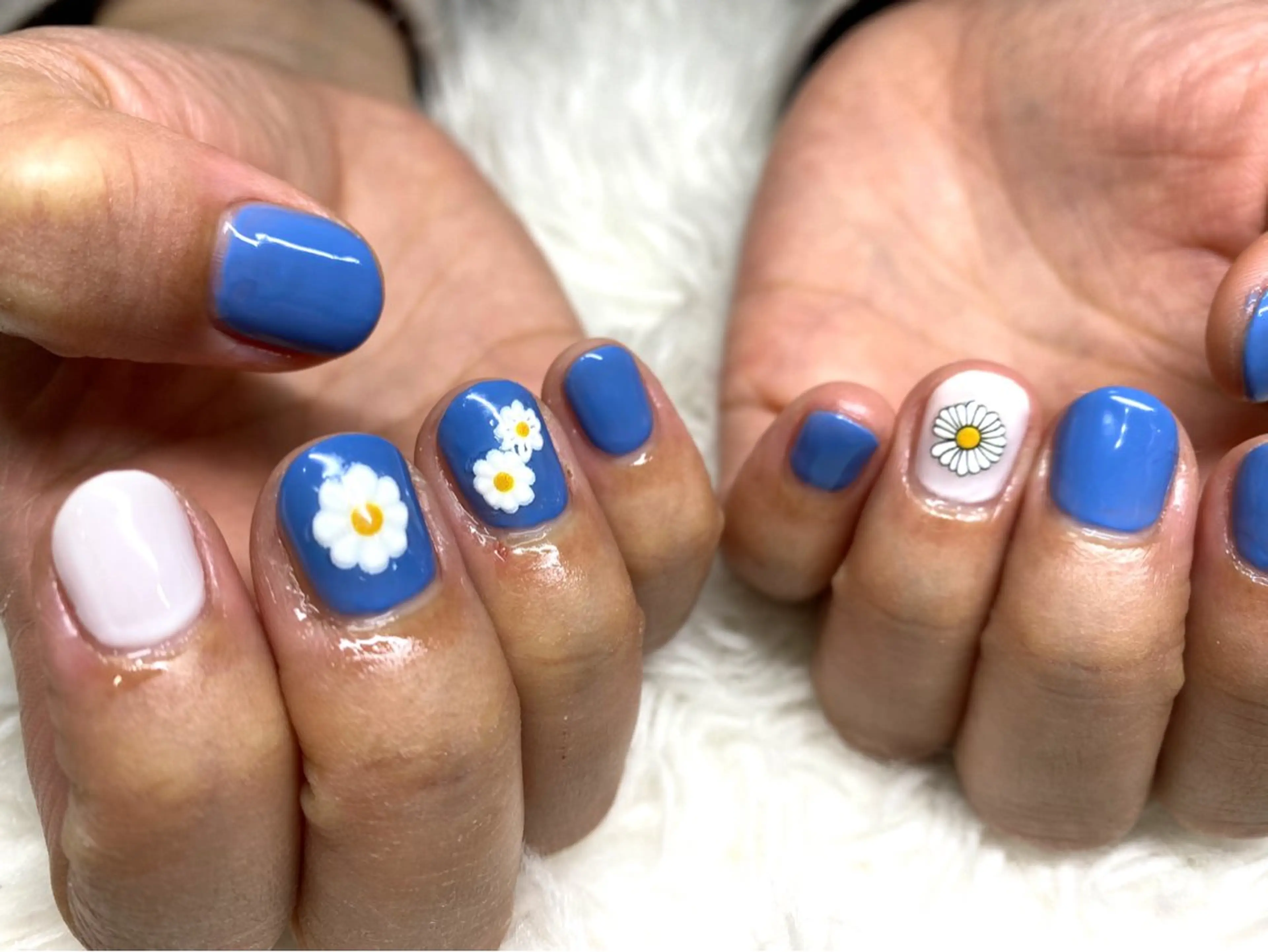 ネイル ブルー 春ネイル ホワイト ハンドネイル ViMORE あやのネイルデザイン