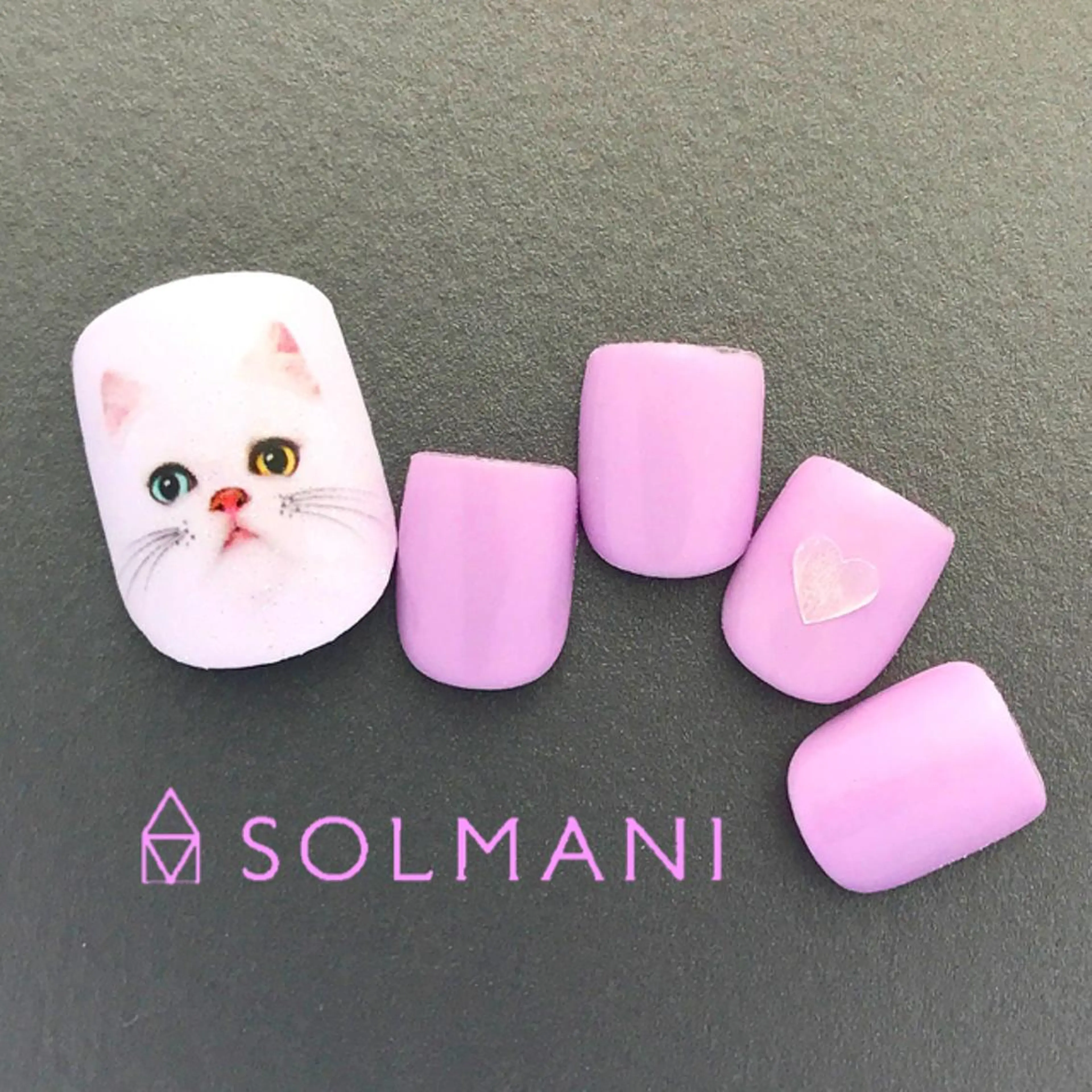 ネイル SOLMANI 予約担当のネイルデザイン